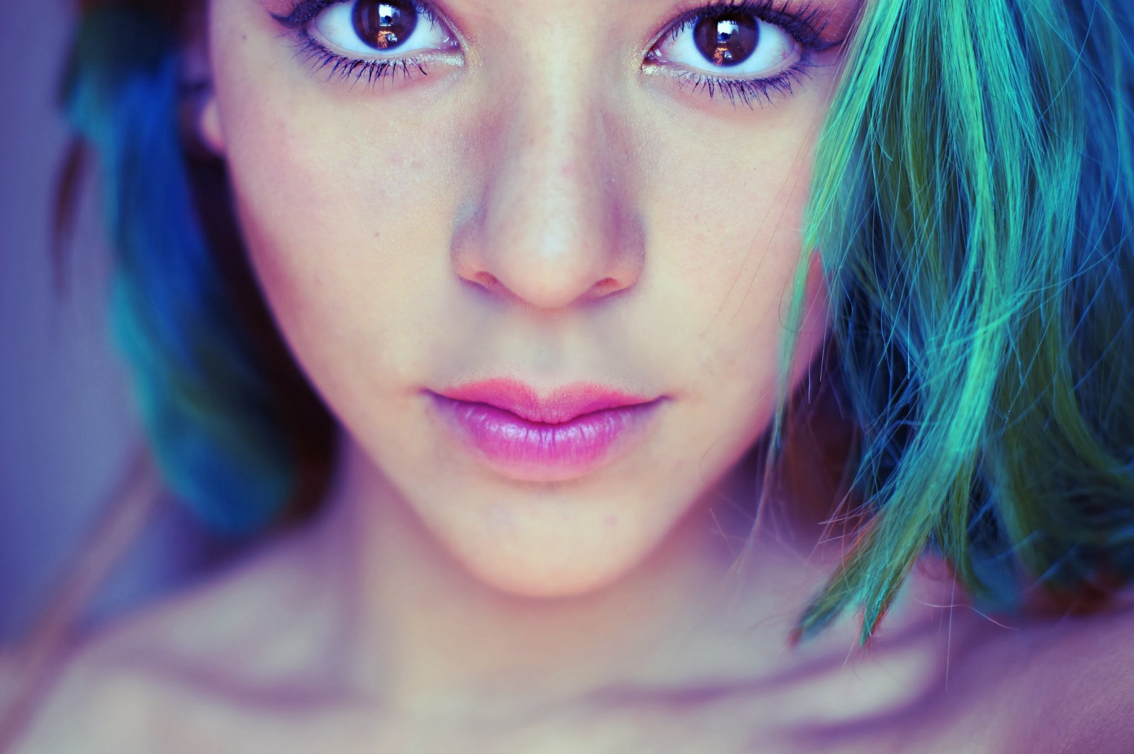 ansigt, Kvinder, model, portræt, øjne, Blåt hår, briller, rød, fotografering, lilla, blå, hår, næse, lyserød, emotion, krikand hår, hud, hoved, farve, pige, skønhed, øje, læbe, portrætfotografering, brunt hår, menneskelige legeme, organ, tæt på, makrofotografering, øjenvipper