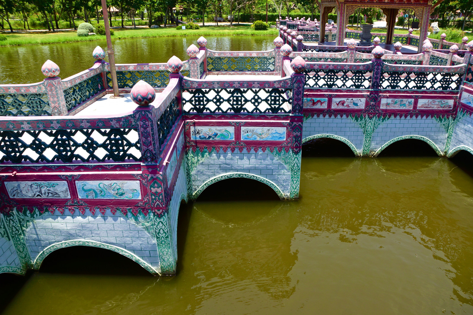 město, architektura, starověký, Asie, jezero, voda, park, Cestovní ruch, zelená, hnědý, Sony, náboženský, Thajsko, Buddhismus, Buddha, náboženství, informace, cestovat, víra, rostlina, volný čas, buddhistické, budovy, dSLR, turista, provincie, alfa, rekreace, 77, vodní, jihovýchodní, siam, vzdělání, sala, Muang, Mueang, Samut, boran, muangboran, mueangboran, samutprakan, Prakan, Ramayana