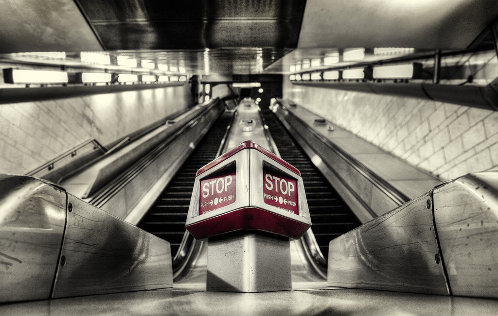 město, Londýn, čáry, stanice, sépie, architektura, Kánon, podzemí, bokeh, jezdící schody, trubka, široký úhel, hloubka pole, Metro v Londýně, londontube, symetrie, tónovaný, Tamron, HDR, Southwark, selectivecolour, Southwarkstation, tonemapped, southwarkunderground, cityandarchitecture