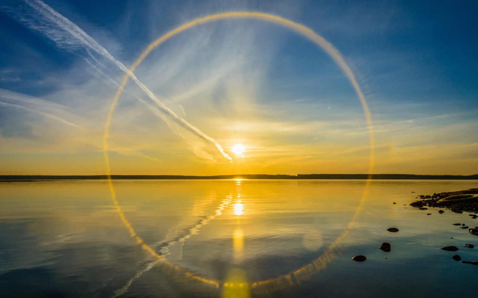 slunečnímu záření, krajina, západ slunce, moře, jezero, voda, Příroda, odraz, nebe, kameny, mraky, svítání, uklidnit, večer, ráno, pobřeží, slunce, horizont, kruh, atmosféra, kámen, odlesk objektivu, soumrak, světlo, mrak, svítání, oceán, vlna, 1920x1200 px, odlesk, astronomický objekt, meteorologický jev