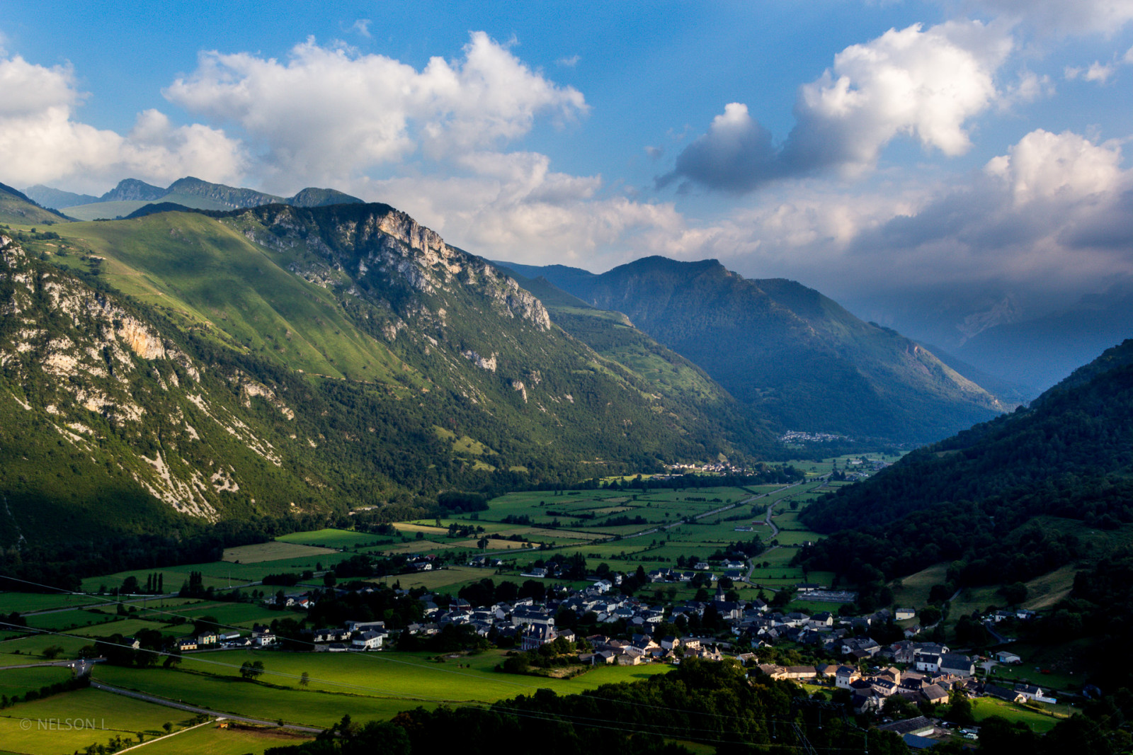 nebe, vysočina, horských reliéf, Příroda, pohoří, mrak, hora, mount scenérie, údolí, divočina, kopec, horská obec, stanice hill, klesl, lučina, Alpy, venkov, atmosféra, ráno, krajina, během dne, pole, plošina, tráva, meteorologický jev, louka, strom, slunečnímu záření, horizont, pastvina, horský průsmyk, prostý, kupa, Lake District, banka, vesnice, nadmořská výška, national trust for places of historic interest or natural beauty, Deprese, hřbet, fjord