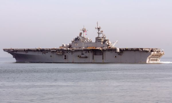 warship,naval ship,guided missile destroyer,ship,navy,dock landing ship