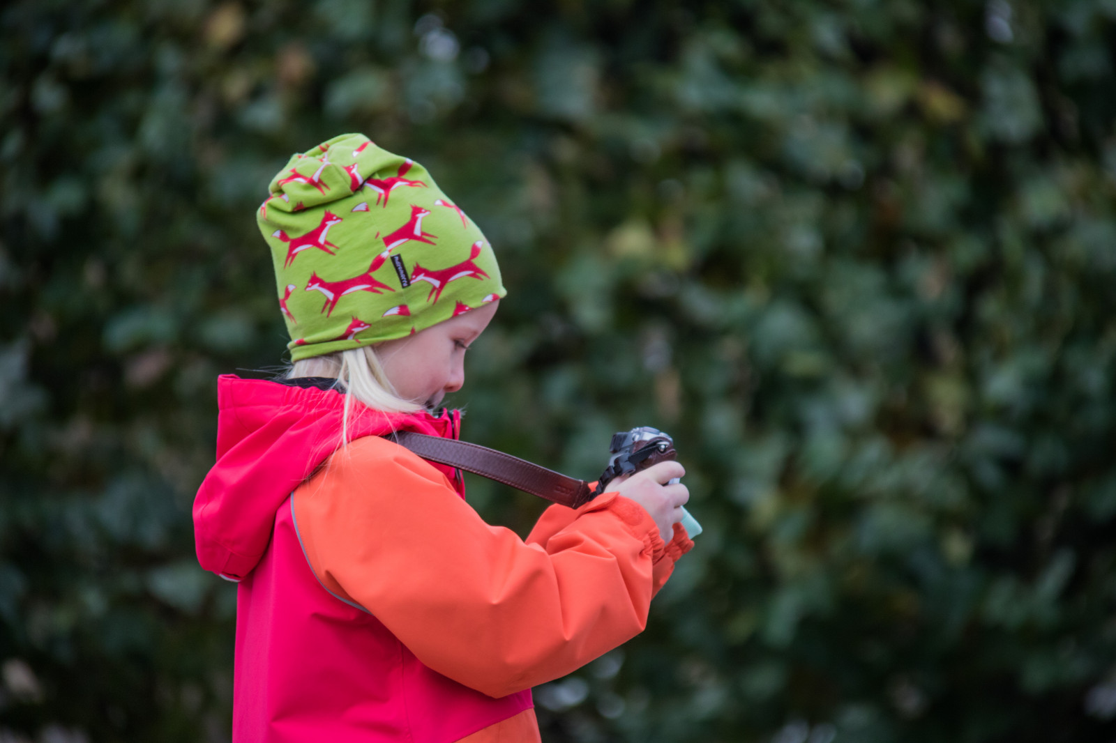 mennesker, rød, fotografering, grøn, forår, Person, farve, barn, blomst, malmø, m nniskor, gatufoto, exif model canoneos760d, geocountry, kamera gør kanon, geocity, kameramodel canoneos760d, geostate, geolocation, exif linse efs18200mmf3556is, exif åbning 56, exif focallength 200mm, exif gøre kanon, exif isospeed 500, streetphotography