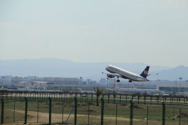 airline,aircraft,passenger aircraft,a320