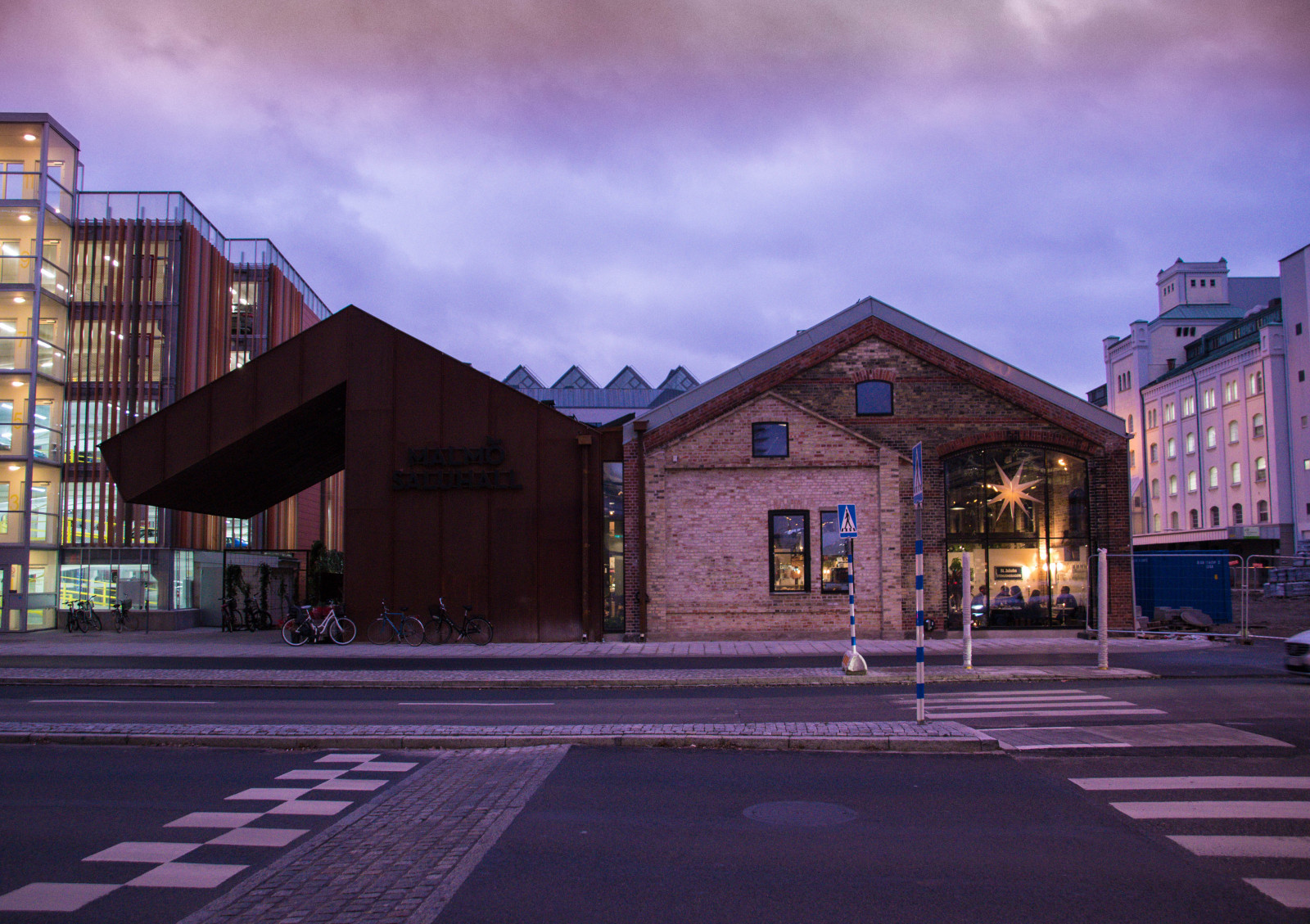 sollys, solnedgang, by, gade, bybilledet, nat, arkitektur, vand, bygning, vinter, vej, hus, aften, bro, by, Sverige, skumring, kanal, Sverige, Malm, ejendom, downtown, cityview, sk nel n, SE, solnedg ng, solljus, Malm h gskola, Malm levende, niagara, bagersbro, Saluhall, markethall, Malm universitet, bagersplats, milepæl, forstad, facade, byområde, menneskelig bosættelse, kvarter, boligområde