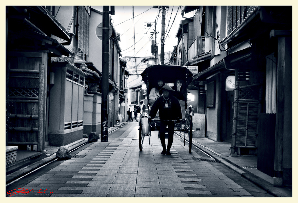 Japonsko, Photoshop, starý, černobílý, okno, západ slunce, město, ulice, noc, starověký, Asie, kopec, auto, jízdní kolo, městský, budova, nebe, stín, vozidlo, silnice, dřevo, Dům, bouřka, modrý, podepsat, slunce, dějiny, HDR, město, ostrov, Nikon, kámen, hlavní město, yukata, soumrak, kimono, objektiv, Sakamoto, pagoda, metropole, zen, POV, Kyoto, infrastruktura, císař, pěší, Ryoma, dynamický, Nippon, Nihon, Viaggio, světlo, paprsek, mrak, západ, paprsky, rybí oko, centrum, NIKKOR, cestovat, Procházka, hora, prodejna, dívka, východní, alej, dáma, hřbitov, boční, výlet, hd, obrázek, moment, fotografia, Cimitero, tradice, turist, momentka, Kansai, d4, Giappone, daleko, pruh, urban area, Černý a bílý, monochromatické fotografování, druh dopravy, PS6, Shinsengumi, Tenno, Melancoly, Toomb