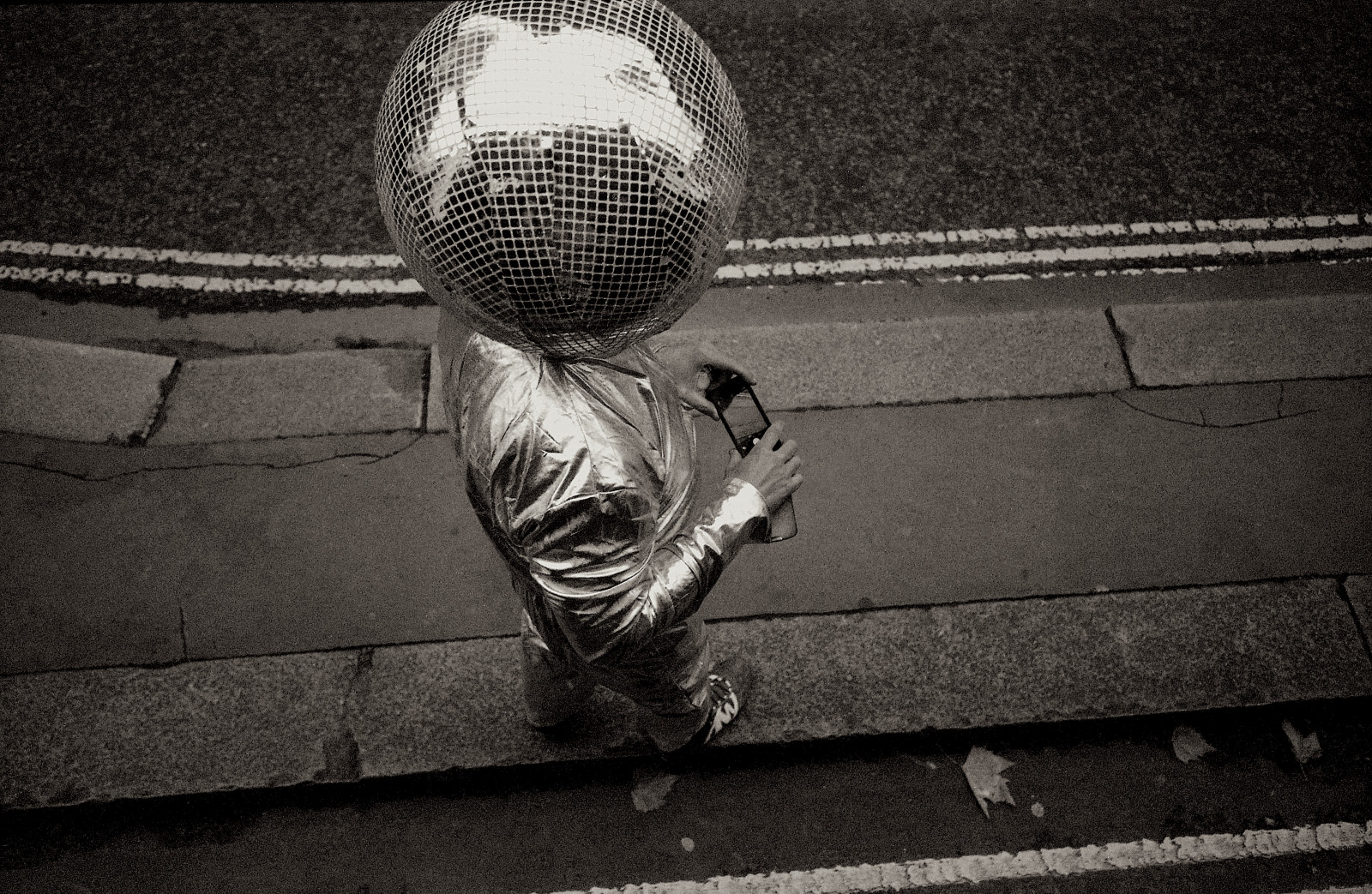 Wallpaper London, space, wall, helmet, phone, 35MM, Kodak, angle