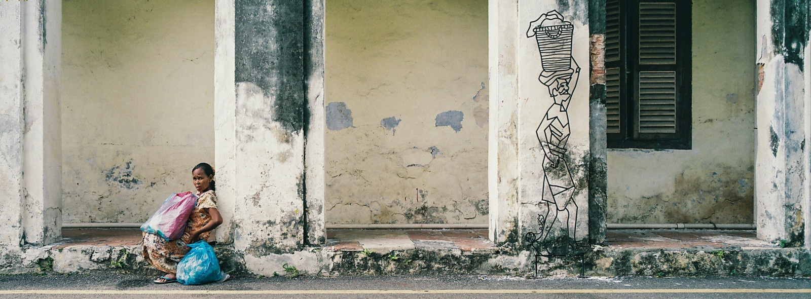 okno, ulice, stěna, silnice, Dům, dveře, Malajsie, infrastruktura, strom, dívka, alej, penang, fasáda, Agfavista200, Hasselbladxpan