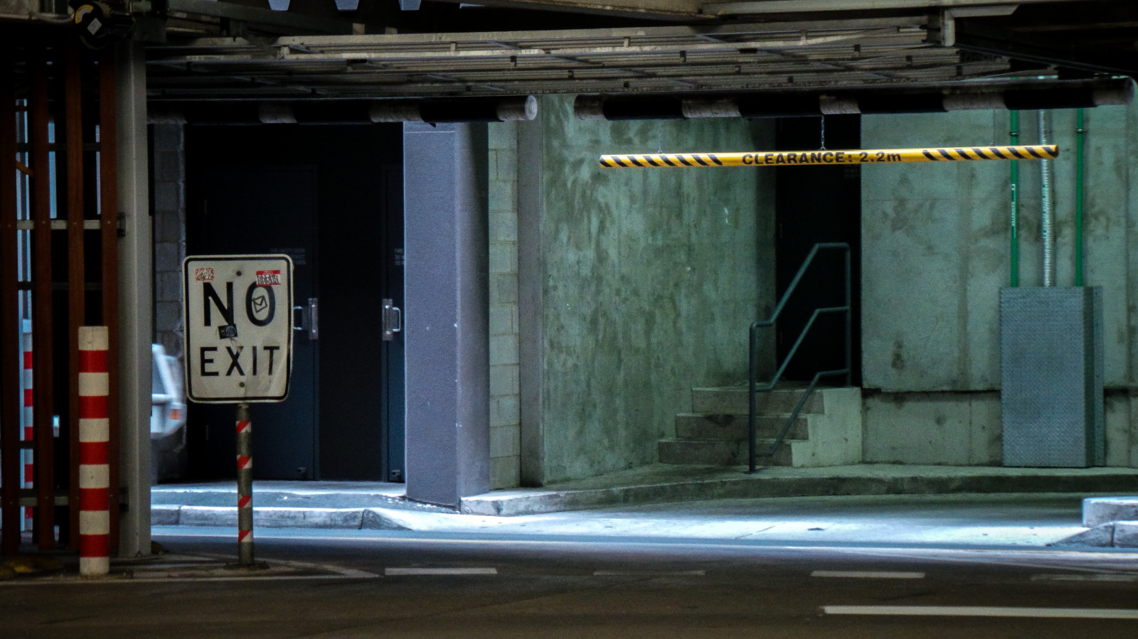 สีน้ำเงิน, สีแดง, สีขาว, สีเขียว, สีเหลือง, โลหะ, ผนัง, บาร์, บันได, แปลก, เรืองแสง, ซัมซุง, เลน, แอดิเลด, ที่จอดรถ, ลาย, bollards, ไม่มีทางออก, rundlestreet, theen, clearance22m