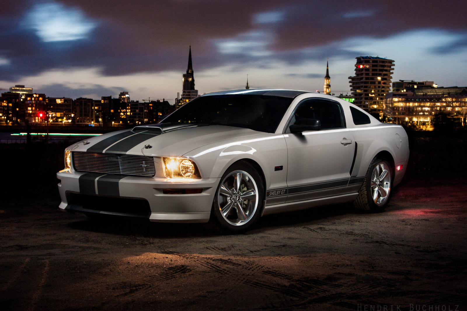 bílý, noc, auto, vozidlo, fotografování, mraky, Německo, Kánon, Evropa, sportovní auto, Brod, Blikat, pruhy, Shelby, Hamburg, Labe, kupé, ráfky, chróm, výkon auta, limuzína, GT, Mustang, světlo, 24105, 40d, kolo, přístav, deutschland, Napájení, V8, 350, okraj, superauto, foto, sval, eos, lightpainting, americký, nightshot, automotive, počítač tapeta, pozemní vozidla, automobilového designu, automobilový exteriér, Hafen, luxusní vůz, kompaktní vůz, osobní luxusní automobil, městské auto, shelby mustang, závoďák, leistung, v plné velikosti vůz, apsc, Unilever, automotive wheel system