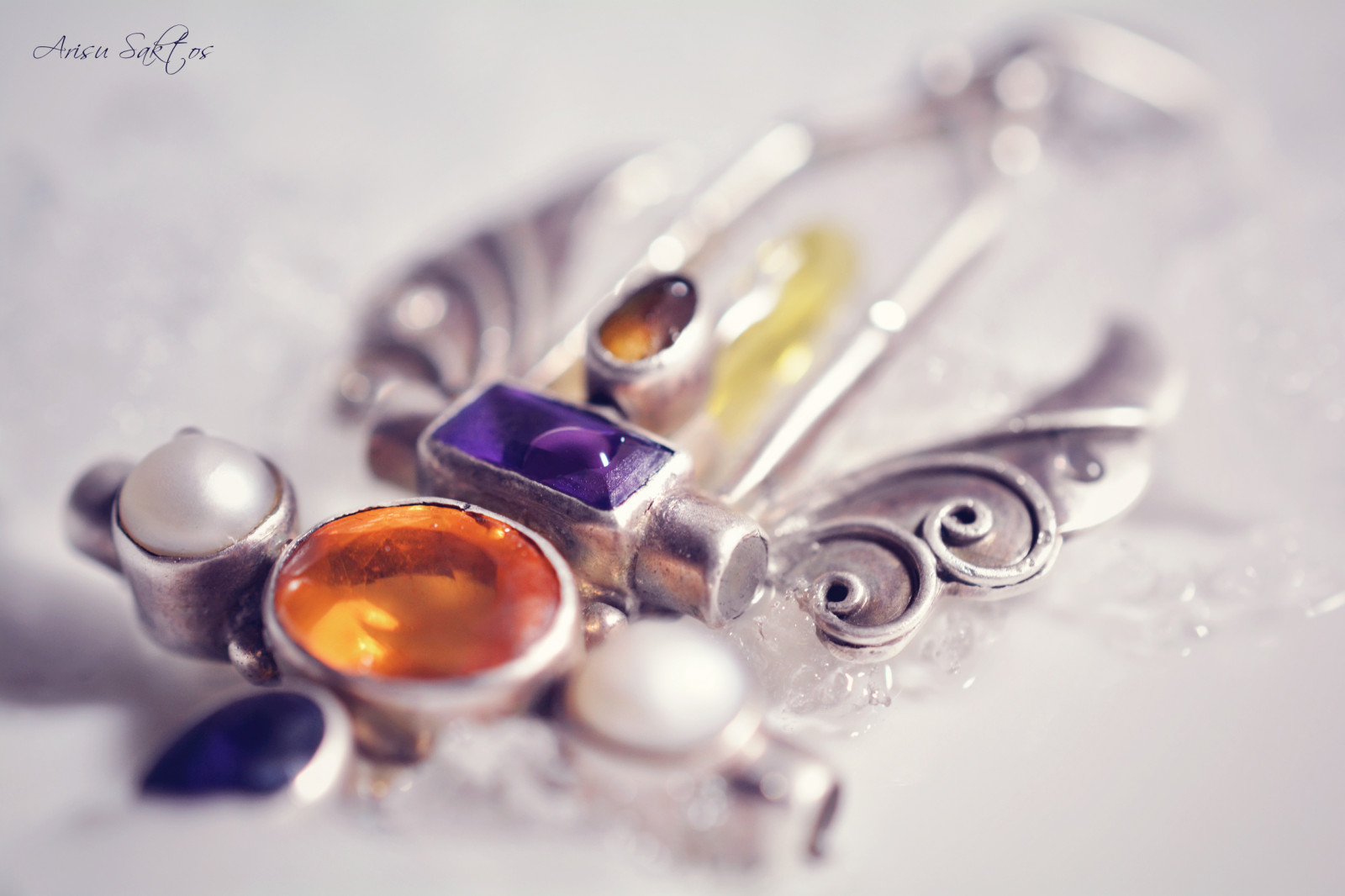 křídla, fotografování, detailní, makro, náhrdelník, sklenka, Nikon, šperky, Klenot, barva, ruka, detail, okvětní lístek, šperky, módní doplněk, zblízka, makro fotografie, drahokam, arisusaktos, přívěšek, nikon5200