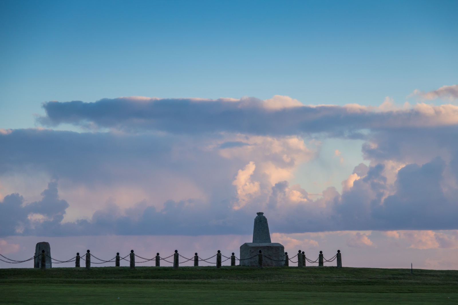 sollys, landskab, solnedgang, hav, bakke, afspejling, himmel, solopgang, skyline, aften, morgen, tårn, horisont, atmosfære, skumring, Sky, vejr, daggry, landskabet, Trelleborg, landsbygd, Golfklubben, landskap, almindeligt, prærie, landdistrikt, atmosfærisk fænomen, atmosfære af jord, meteorologisk fænomen