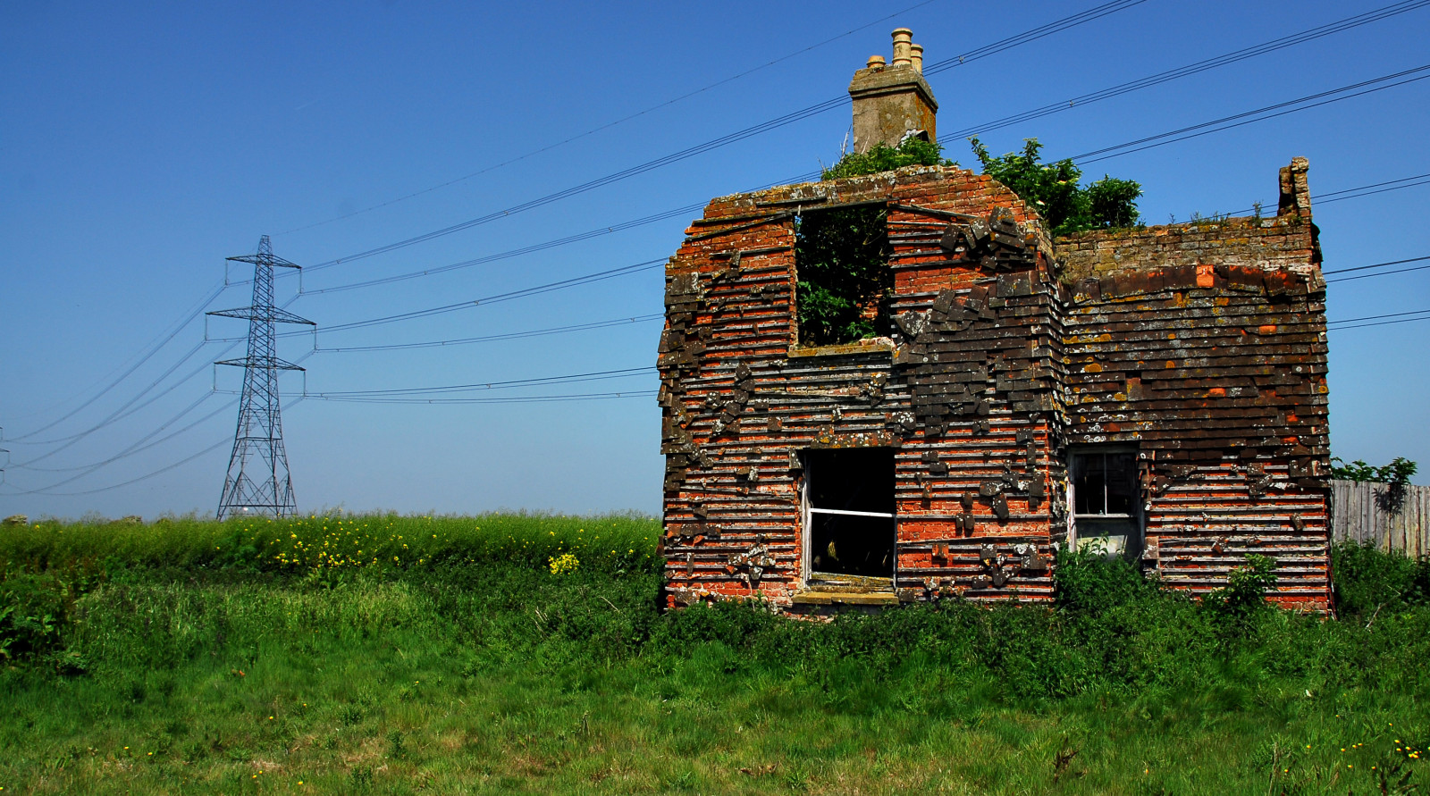 krajina, budova, zřícenina, opuštěný, tráva, nebe, pole, Dům, věž, Nikon, chalupa, powerlines, venkovský, Průhled, polního, strom, Pohled, venkov, pole, louka, kent, D200, fasáda, prérie, statek, venkov, 18200mmvr, romneymarsh, tralicci, pylon, Torresdeelectricidad, Loweragney, Humminggiant