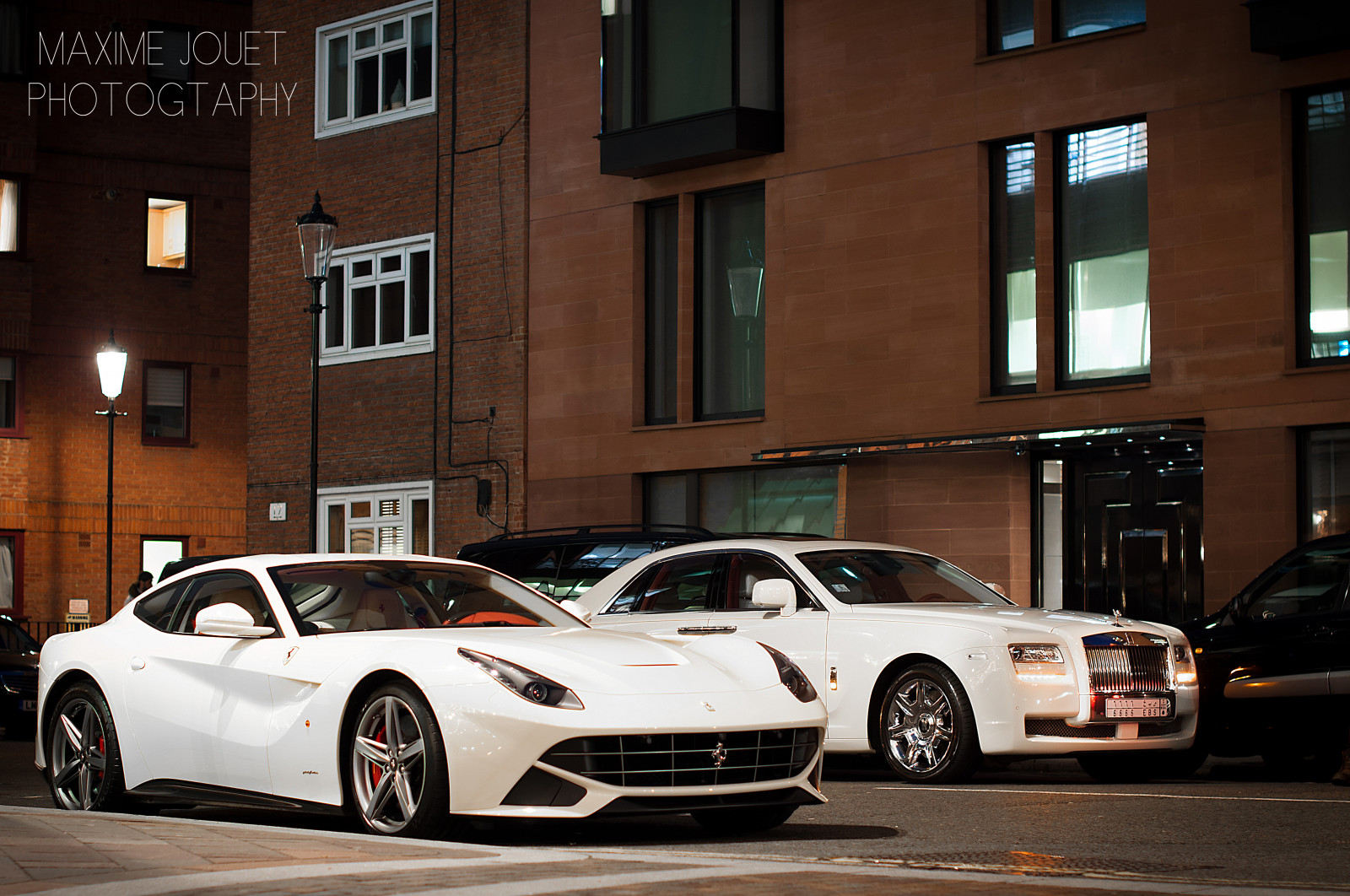 Londýn, bílý, noc, auto, Červené, vozidlo, Krém, sportovní auto, Ferrari, výkon auta, MM, natáčení, Cihlový, výstřel, F12, F14, světlo, NIKKOR, fotografie, rohlíky, okraj, superauto, rychle, obrázek, d90, 50, vr, worldcars, Berlinetta, royce, Maxime, Jouet, elastický, Harrods, Maranello, pozemní vozidla, automobilového designu, automobil make, luxusní vůz, jediný zrcadlovka