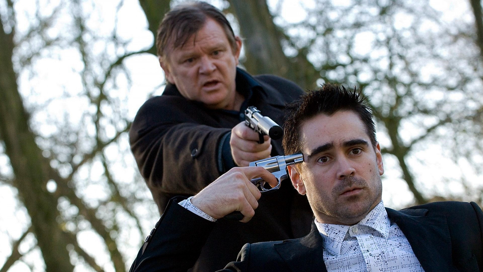 uomini, viso, alberi, persone, pistola, ritratto, attore, film, tute, pistola, Bruges, Belgio, foto di scena, primavera, suicidio, Persona, rivoltella, famiglia, Colin Farrell, in Bruges, Brendan Gleeson, uomo, maschio, cerimonia