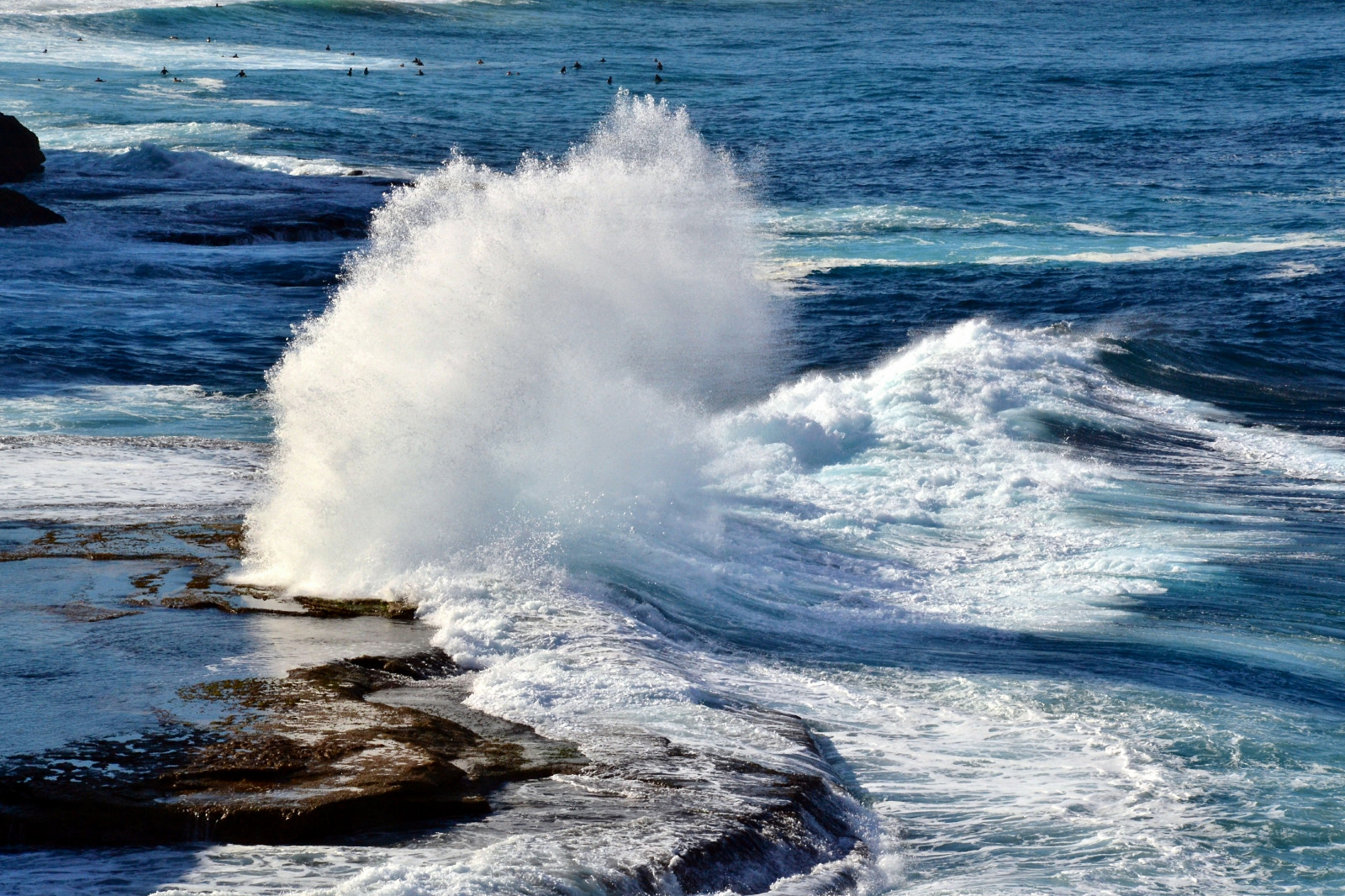 sea, wave, ocean, wind wave, water, body of water, coastal and oceanic landforms, shore, coast, sky, horizon, tide, cape