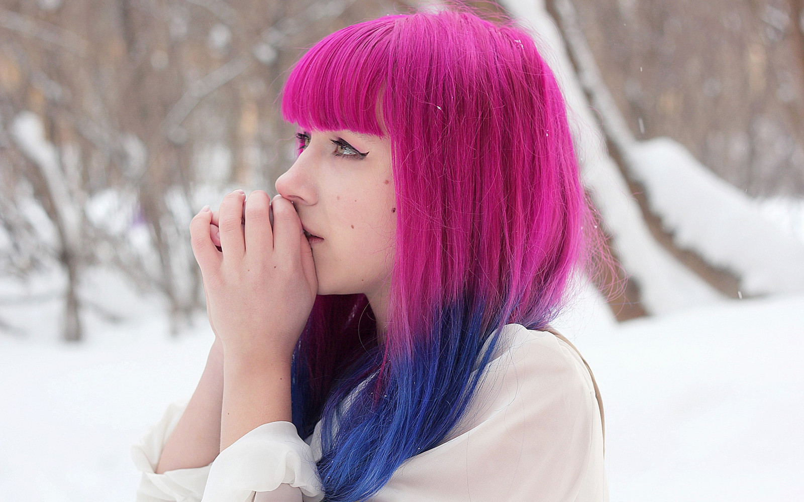 tvář, model, portrét, dlouhé vlasy, zima, nachový, modrý, móda, Růžové vlasy, vlasy, růžový, kůže, oblečení, barva, dívka, krása, oko, žena, dáma, kostým, blond, účes, portrétní fotografie, focení, hnědé vlasy, barvení vlasů, orgán
