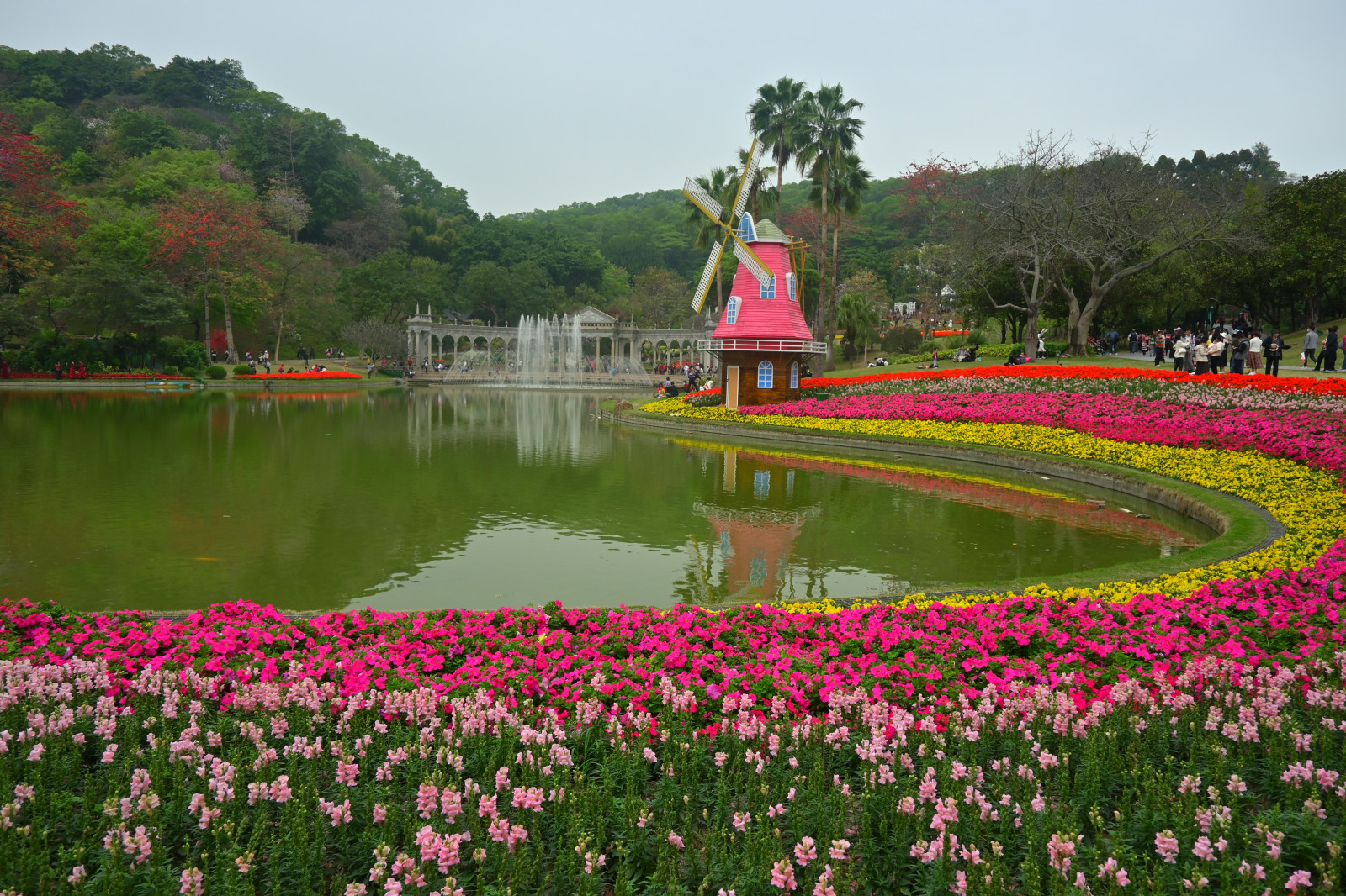 voda, květ, rostlina, nebe, zelená, strom, botanika, Natural landscape, Příroda, jezero, okvětní lístek, tráva, volný čas, banka, krajina, venkov, rekreace, purpurová, kvetoucí rostlina, nádrž, keř, trávník, jednoletá rostlina, terénní, zahrada, groundcover, plantáž, divočina, rybník, lučina, Cestovní ruch, jaro, přírodní rezervace, lacustrine plain, odraz, coquelicot, lilie rodina, bylina, park, golf, divoká rostlina, leknín, sportovní dějiště, Lake District, turistická atrakce