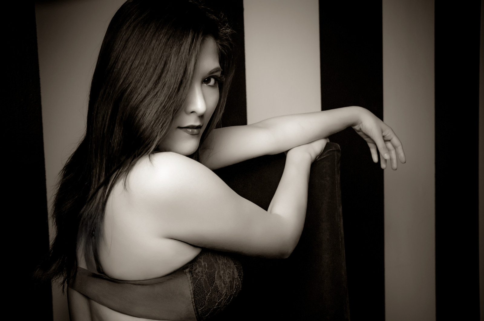 hvid, sort, monokrom, model, portræt, langt hår, asiatisk, fotografering, sort hår, bh, hår, lingeri, kinesisk, Person, tøj, teen, supermodel, sort og hvid, smuk, pige, skønhed, kvinde, hånd, dame, kvinde, sexet, ben, mørke, hed, Følelse, smukke, sort og hvid, monokrom fotografering, portrætfotografering, Photo shoot, brunt hår, nøgenmodel, menneskelige legeme, undertøjet, jtanooki