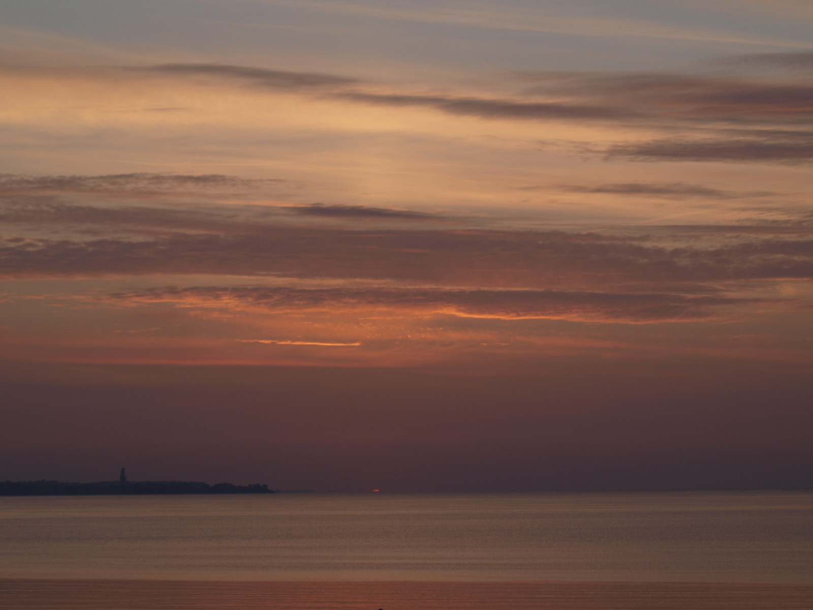 západ slunce, moře, nebe, pláž, svítání, večer, ráno, Německo, pobřeží, horizont, atmosféra, soumrak, 2012, mrak, svítání, oceán, pramen, deutschland, Sonnenaufgang, Ostsee, Šlesvicko-Holštýnsko, atmosférický jev, odlesk, červená obloha v dopoledních hodinách, Scharbeutz, Ostholstein, l beckerbucht