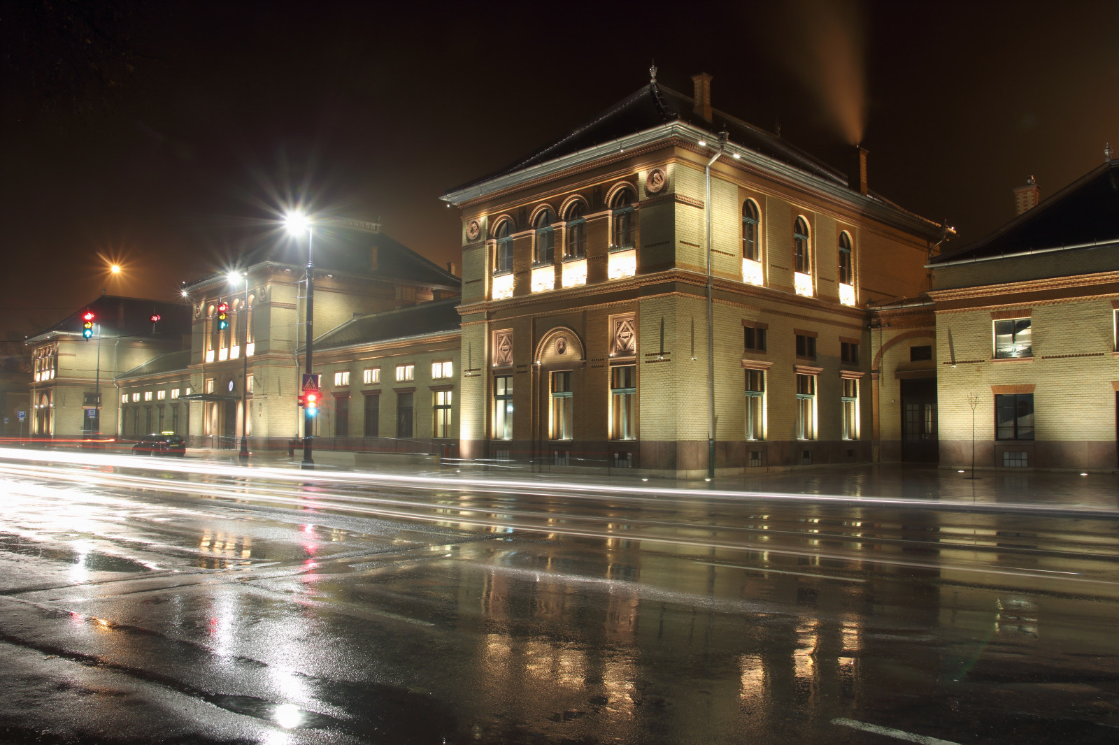 365project, 70d, Állomás, architektura, budova, Kánon, město, epiteszet, épület Maďarsko, Světlomety, Maďarsko, kaposvar, světlo, longexposure, MAV, noc, venkovní, železnice, railwaysstation, odraz, prohlížení památek, somogy, somogymegye, stanice, streetphotography, tukrozodes, městský, varosnezes, zima, lightstream, 250v10f, 500v20f