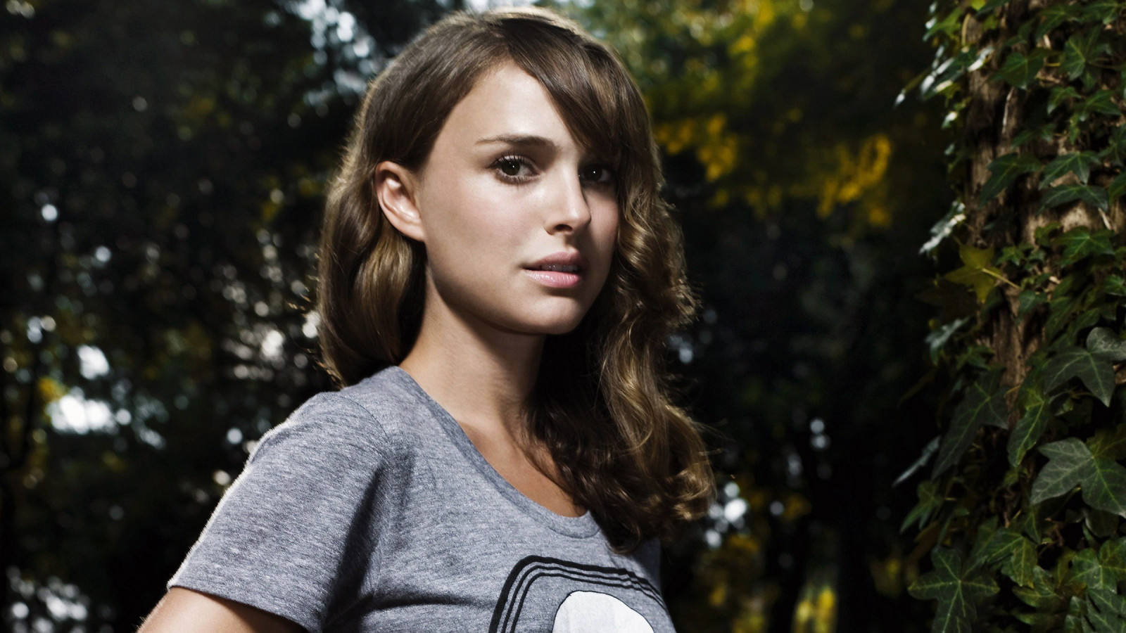 tvář, ženy, model, portrét, dlouhé vlasy, fotografování, šaty, móda, vlasy, Natálie Portmanová, jaro, Osoba, podzim, květ, dívka, krása, sezóna, usměj se, žena, dáma, portrétní fotografie, focení, hnědé vlasy