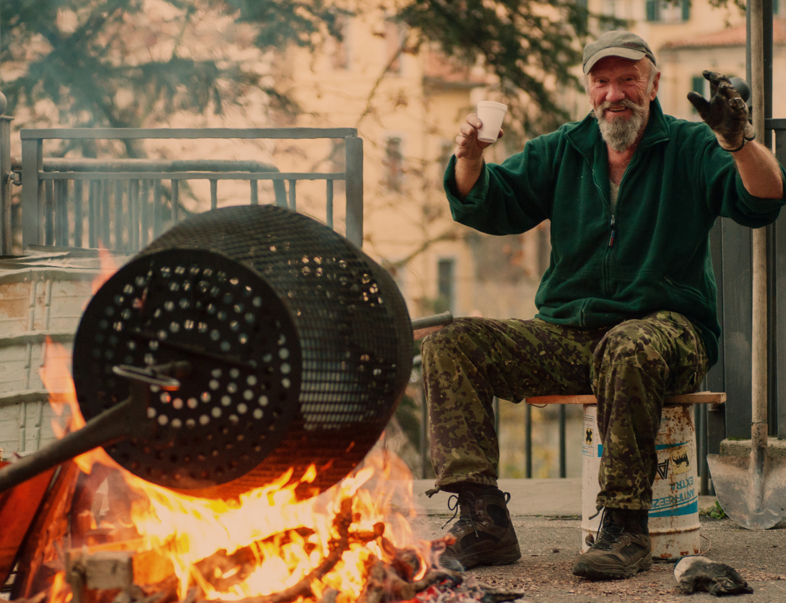 ulice, starý, lidé, muž, práce, vinobraní, fotografování, město, Nikon, víno, otec, styl, syn, Lucca, Toskánsko, Kaštan, toscana, Tamron, 90mm, F28, garfagnana, vino, reportáž, Castelnuovo, Castagna, d90, Brul