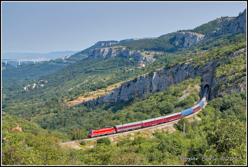 krajina, les, kopec, Příroda, nebe, postel, silnice, vlak, Cestovní ruch, most, národní park, údolí, horský průsmyk, Dálnice, Alpy, Slovinsko, visutý most, doprava, mount scenérie, Cestující, trenér, Holandsko, Iva, hřbet, strom, vlaky, hora, rostlina, B2, mobil, dráha, auto, moto, sz, vysočina, horských reliéf, pohoří, stanice hill, olanda, železniční doprava, letto, siemens, autoslaap, motorcicle, Koper, 541, Slovenjia, Zanigrad, Taurus3, Es64u4, Slovenze, Zelesnice
