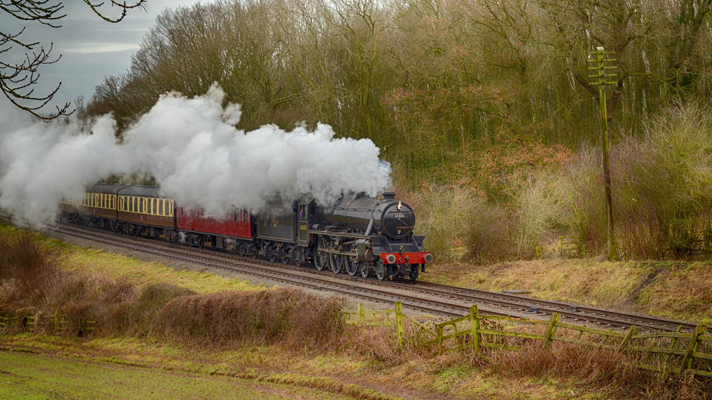 krajina, tráva, vozidlo, vlak, železnice, Anglie, Spojené království, doprava, lokomotiva, strom, parní, rostlina, dráha, venkov, br, železniční doprava, kolejová vozidla, železniční vůz, Leicestershire, january2017, LMS, britishrailways, Stanier, black5, Gcr, Greatcentralrailway, Wintersteamgala, 45305, Class5