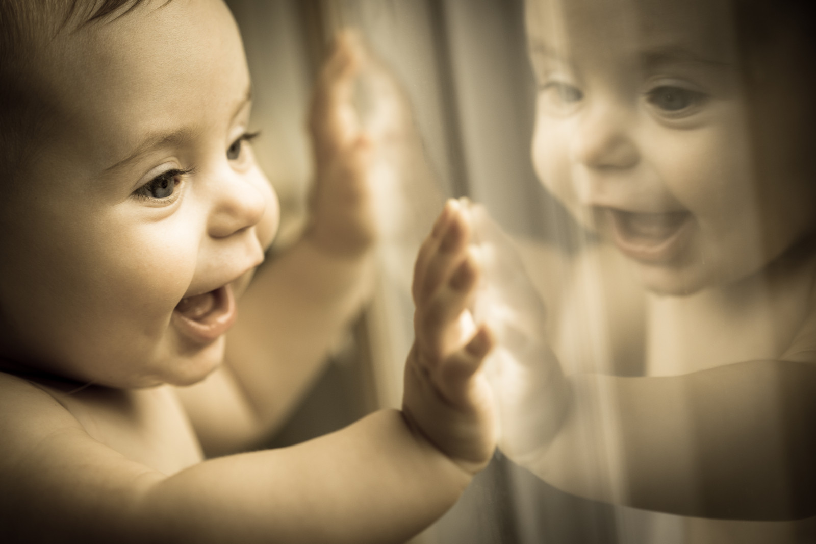 ansigt, vindue, børn, elsker, afspejling, næse, emotion, lykke, Person, hud, familie, Latter, Mor, Virginia, barn, pige, smil, øje, hånd, sjovt, human, finger, læbe, Forenede Stater, passion, kind, ansigtsudtryk, Virginia Beach, lille barn, spædbarn, værdi, kunstwelt, photosophie, giesea, drachenfanger