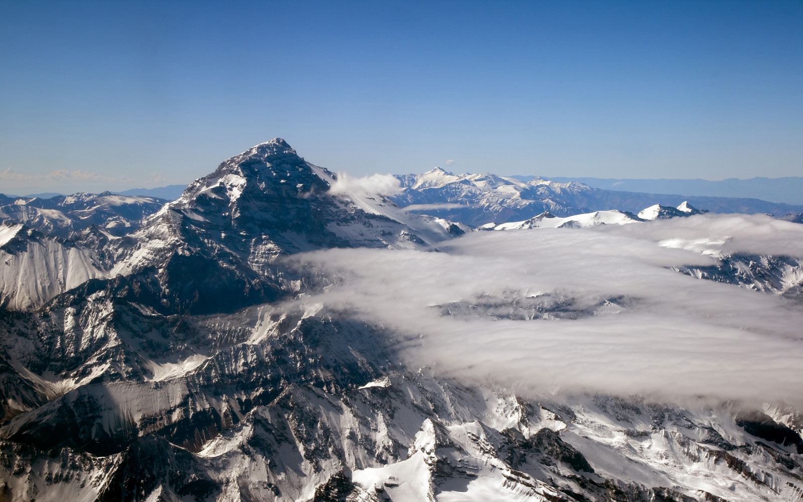 krajina, sníh, zima, mraky, horský průsmyk, Alpy, Argentina, vrcholek, plošina, Aconcagua Mountain, hřbet, hora, počasí, sezóna, piste, 2560x1600 px, horských reliéf, landform, geografický rys, letecké snímkování, geologický fenomén, pohoří, cirkus, ski horolezectví