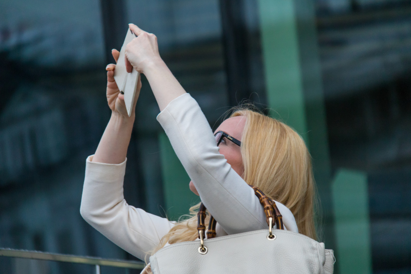 คน, การถ่ายภาพ, Stockholm, ผู้หญิง, มือ, เจ้าสาว, m nniska, selfie, Kvinna, เจ้าบ่าว, attackfoto, โจมตี 7, scandiccontinental, wefie, แขน, ปฏิสัมพันธ์