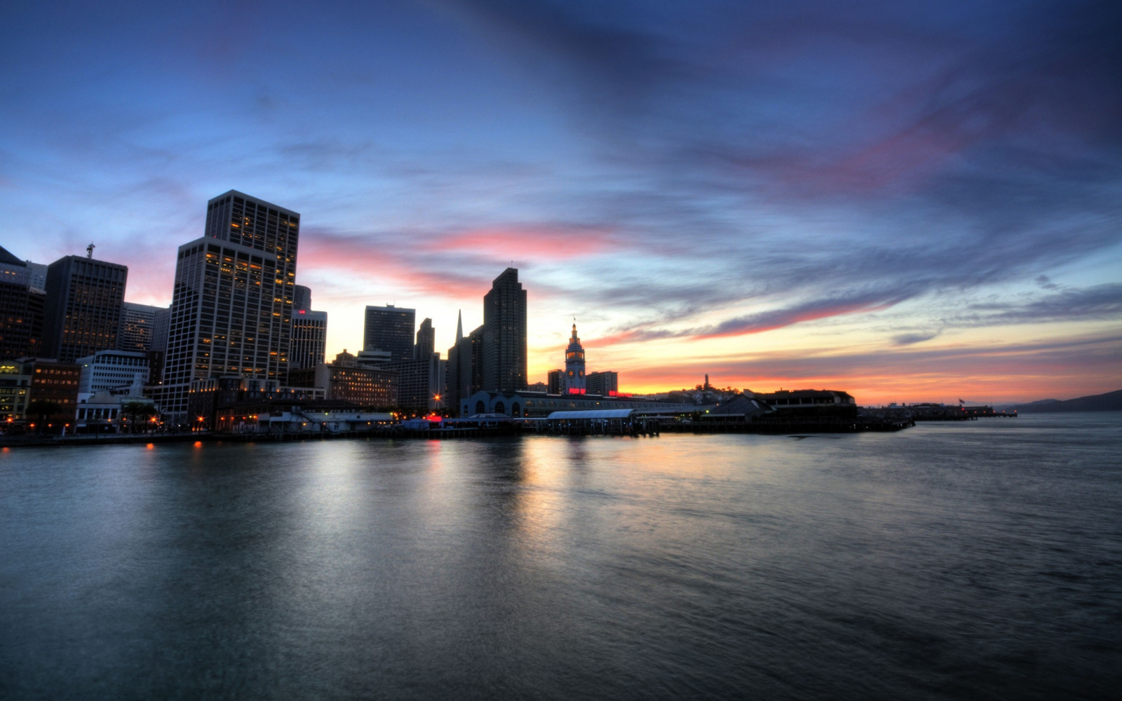 puesta de sol, mar, ciudad, Paisaje urbano, edificio, reflexión, cielo, amanecer, horizonte, noche, Mañana, costa, HDR, horizonte, oscuridad, nube, amanecer, Rascacielos, Asentamiento humano