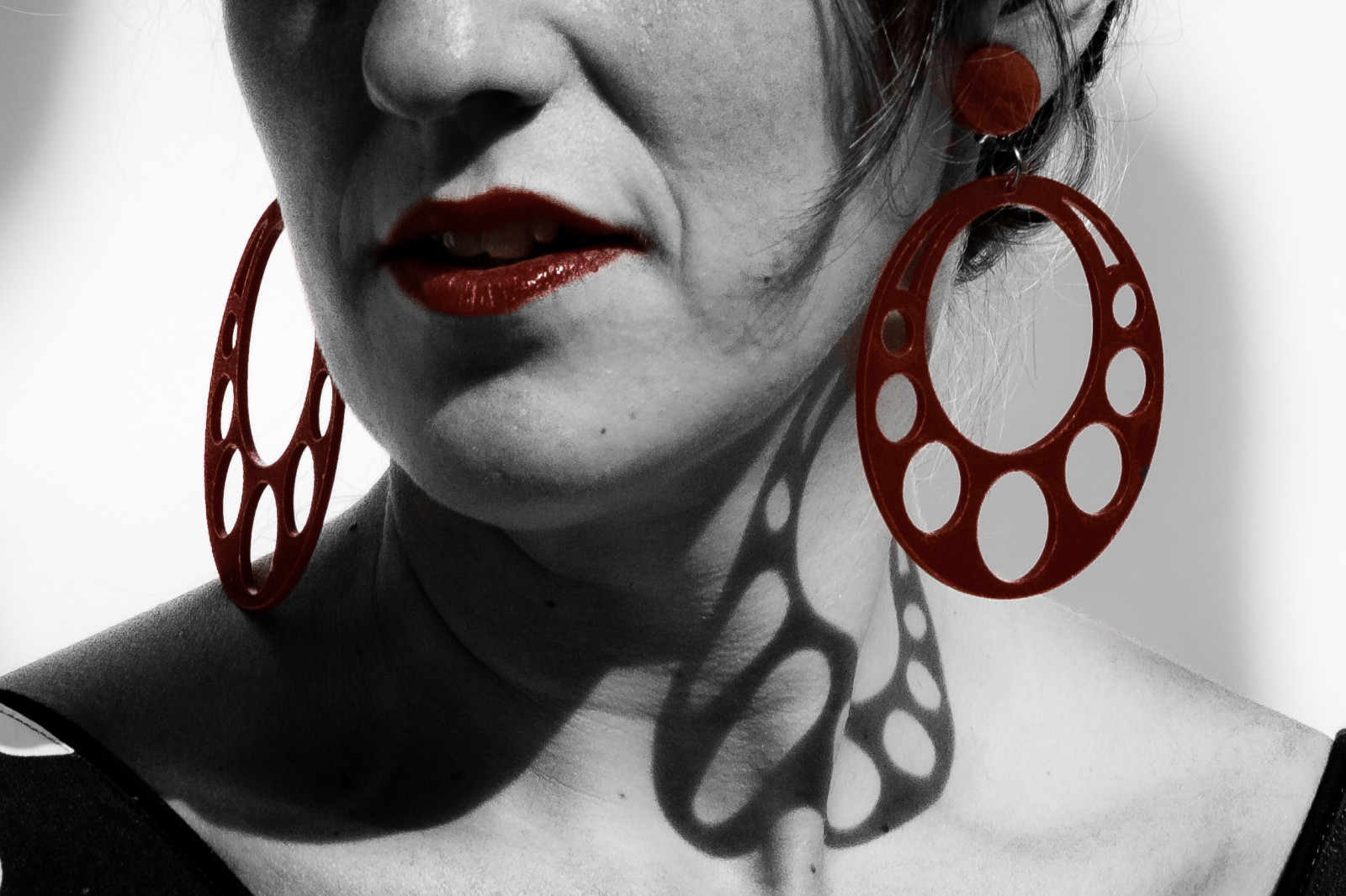 tvář, bílý, Černá, ilustrace, černobílý, Červené, stín, fotografování, kroužky, rtěnka, fotograf, pusa, emoce, Osoba, Sombra, hlava, veletrh, uši, Boca, Feria, slavnost, krása, fotografie, žena, oslava, mujer, andalucia, rojo, smysl, pic, foto, obraz, krk, fotografia, Fotografo, imagen, mujerandaluza, andalusianwoman, hernanpi era, závěsný, Černý a bílý, monochromatické fotografování, orgán, rostro, Cuello, Orejas, AROS, Colgadas, l pizlabial