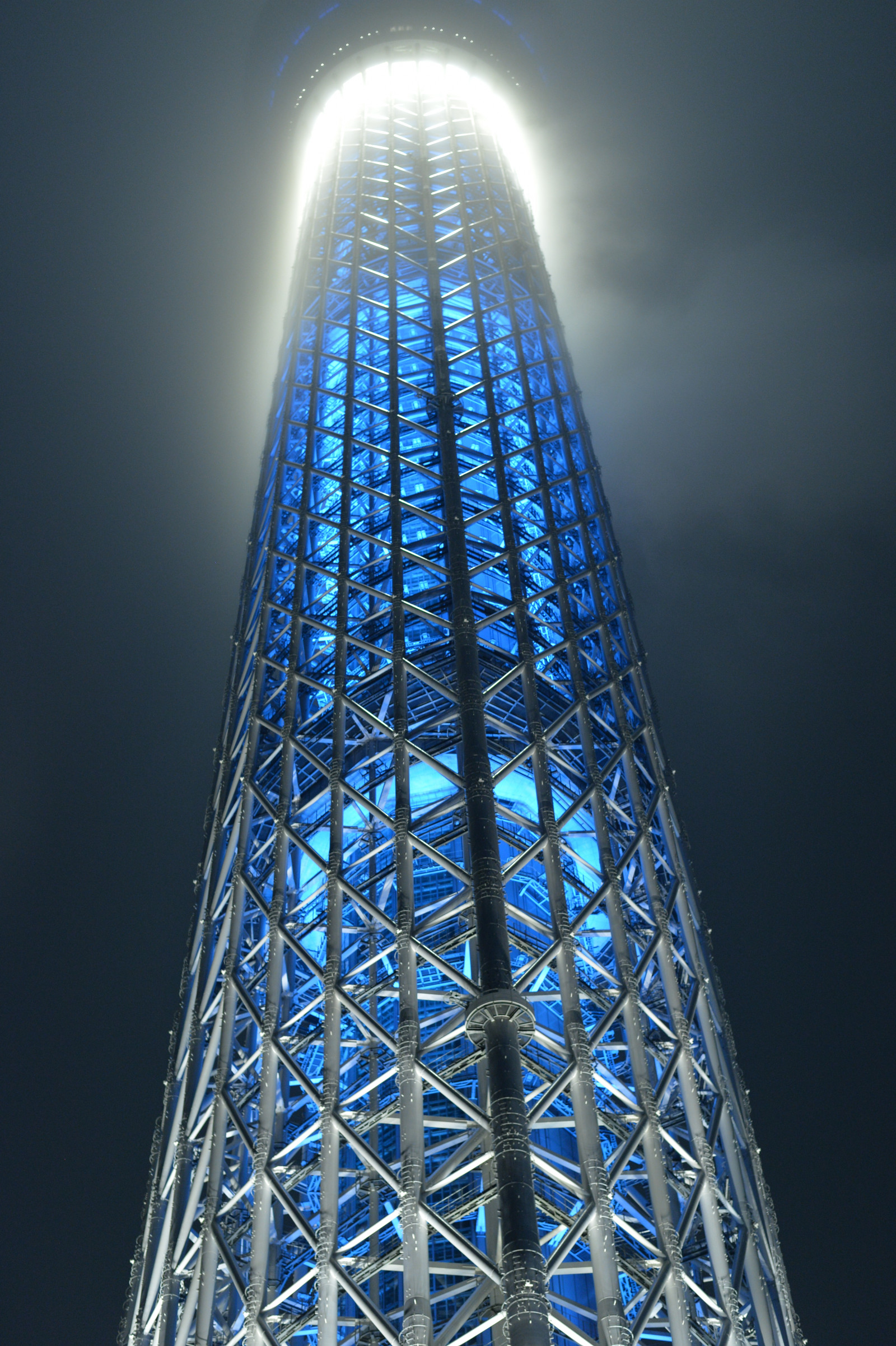 Japonsko, noc, architektura, odraz, symetrie, mrakodrap, modrý, věž, Nikon, Tokio, struktura, spirála, jp, Skytree, NIKKOR, osvětlené, osvětlení, čára, iki, mezník, Tokyo Sky Tree, df, afs58mmf14g, afsnikkor58mmf14g, panelový dům