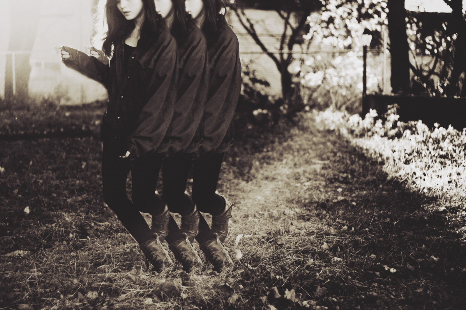 stromy, kontrast, podzim, Černá, černobílý, temný, bruneta, bunda, bokeh, jaro, Osoba, Victoria, trippy, Vicky, Soustředit se, světlo, Černý a bílý, podzim, květ, dívka, mladý, fotografie, 365, skvělý, victoriayoung, vikiyoung, Černý a bílý, monochromatické fotografování, duplikáty