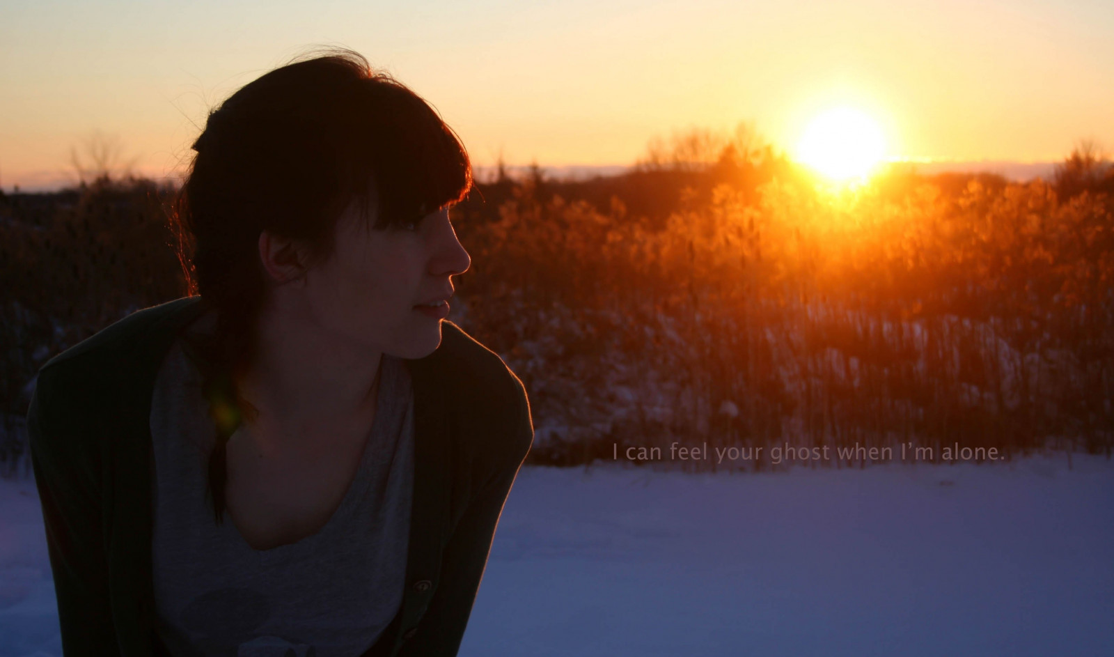 luce del sole, tramonto, acqua, riflessione, cielo, all'aperto, la neve, inverno, campo, fotografia, silhouette, testo, Alba, sera, mattina, Sole, arancia, retroilluminazione, Persona, Testi, leggero, albero, splendore, ragazza, ora d'oro, divertimento, auto ritratto, lensflare, parole, treccia, cardo, Metrica