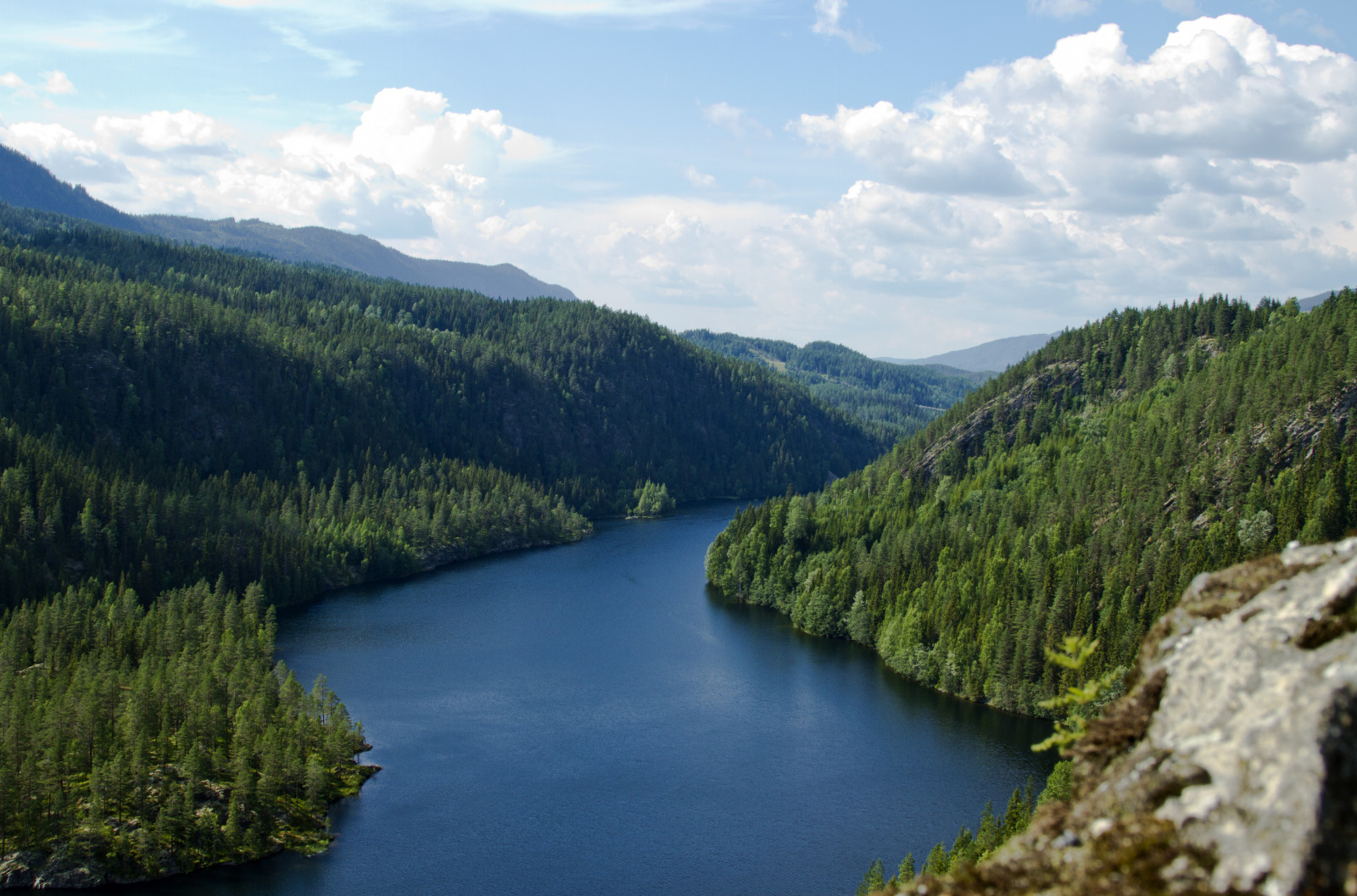 stromy, krajina, les, hory, kopec, jezero, voda, Příroda, nebe, stín, mraky, Norsko, řeka, slunce, Kánon, národní park, letní, fjord, údolí, horský průsmyk, divočina, Dovolená, banka, teplý, mount scenérie, crater Lake, přírodní rezervace, hřbet, strom, hora, vysoký, Sluneční svit, vodní tok, nádrž, eos, 7d, magicmomentsinyourlifelevel1, magicmomentsinyourlifelevel2, topshots, theoriginalgoldseal, panoramafotografico, norge, Norsko, pleso, vysočina, natureshot, naturepic, jezero, worldwidelandscapes, ekosystém, mírné jehličnatý les, biome, pohoří, stanice hill, klesl, Deprese, sráz, vodní zdroje, Valdres, Begnadalen, Bagn, Norwegiannature, Begna, Příroda selegantshots, Flickr sportovní, Napture splus, spruce fir forest, tropical and subtropical coniferous forests, valdivian temperate rain forest