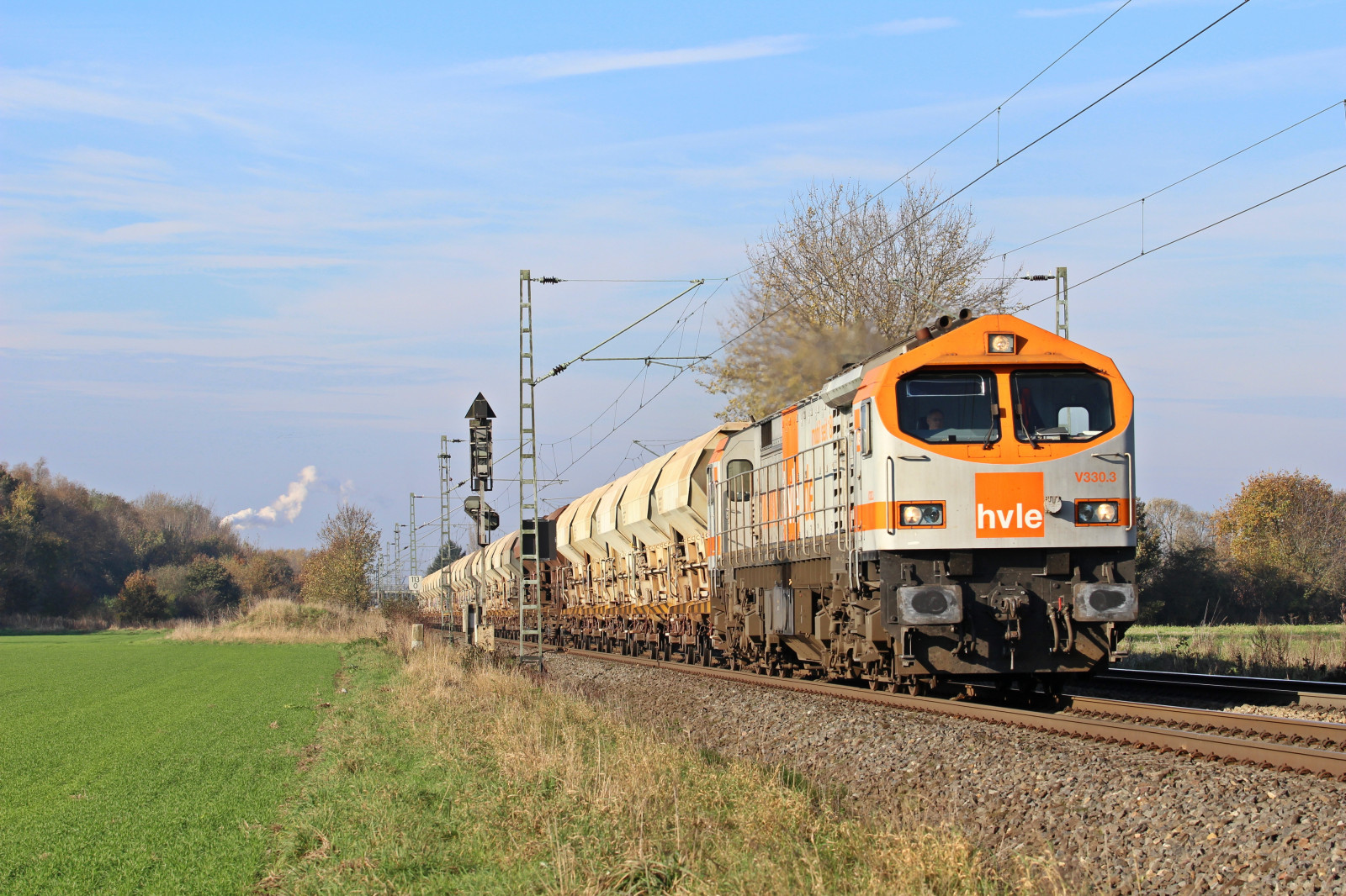 nebe, vozidlo, pole, tygr, vlak, doprava, náklad, lokomotiva, Harz, strom, rostlina, dráha, lok, db, prérie, bahn, venkov, druh dopravy, veřejná doprava, železniční doprava, kolejová vozidla, železniční vůz, zug, elektrické napájení, diesellok, bahnhof, Eisenbahn, Gleis, Brémy, hvle, Lokomotive, Schiene, deutsche, bahnsteig, Privatbahn, Bahnubergang, Guterzug, Haveland, Durchfahrt, Redtiger, Zugdurchfahrt