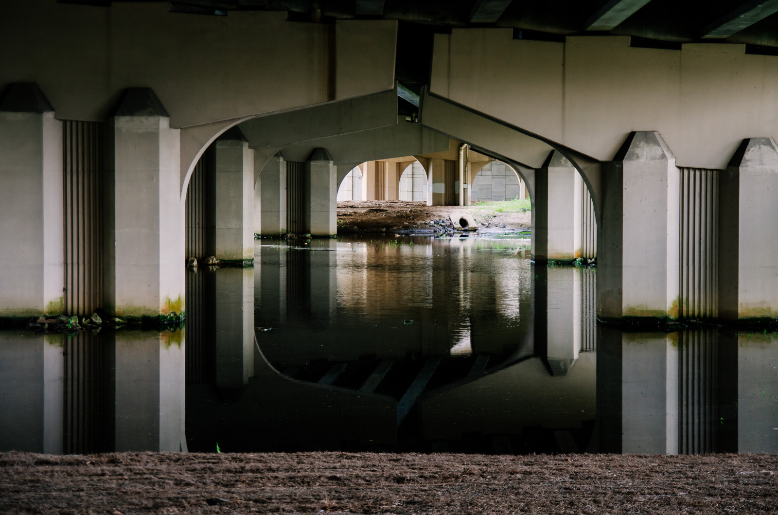 okno, architektura, voda, odraz, symetrie, Dům, sklenka, zrcadlo, dveře, oblouk, struktura, pentax, podchod, UMĚNÍ, světlo, Tamron, odrazy, tma, fasáda, greatphotographer, greatphotography, k5ii