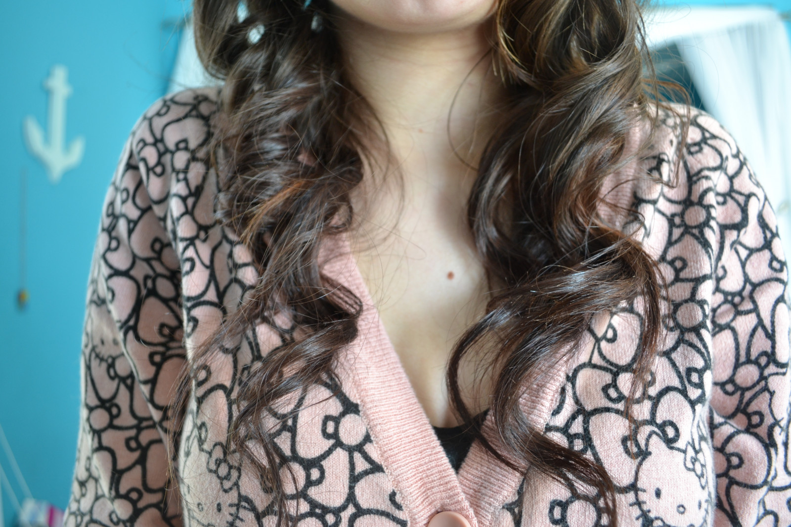 langt hår, tatovering, sort hår, mønster, hår, cardigan, ankre, samling, nuttet, pige, anker, krøllet, hals, arm, hipster, frisure, skulder, hellokitty, brunt hår, menneskehår farve, altid 21, tøjmodel, xxi, temporary tattoo