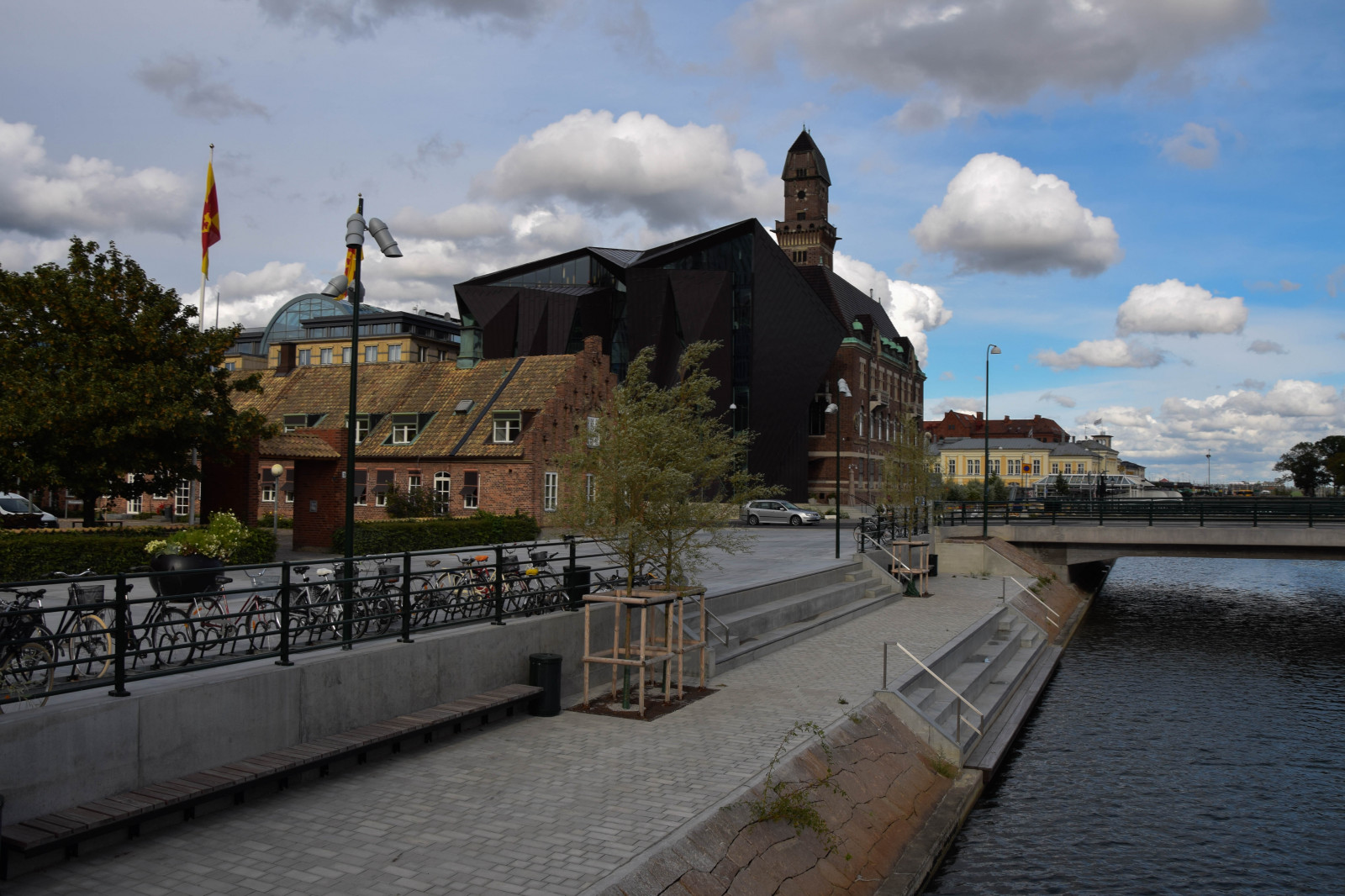 moře, město, panoráma města, architektura, voda, odraz, večer, pobřeží, řeka, město, Švédsko, Evropa, kanál, chodník, Malmo, WMU, worldmaritimeuniversity, bl nebe, kimutzonarkitekter, danskform, urban area, vodní