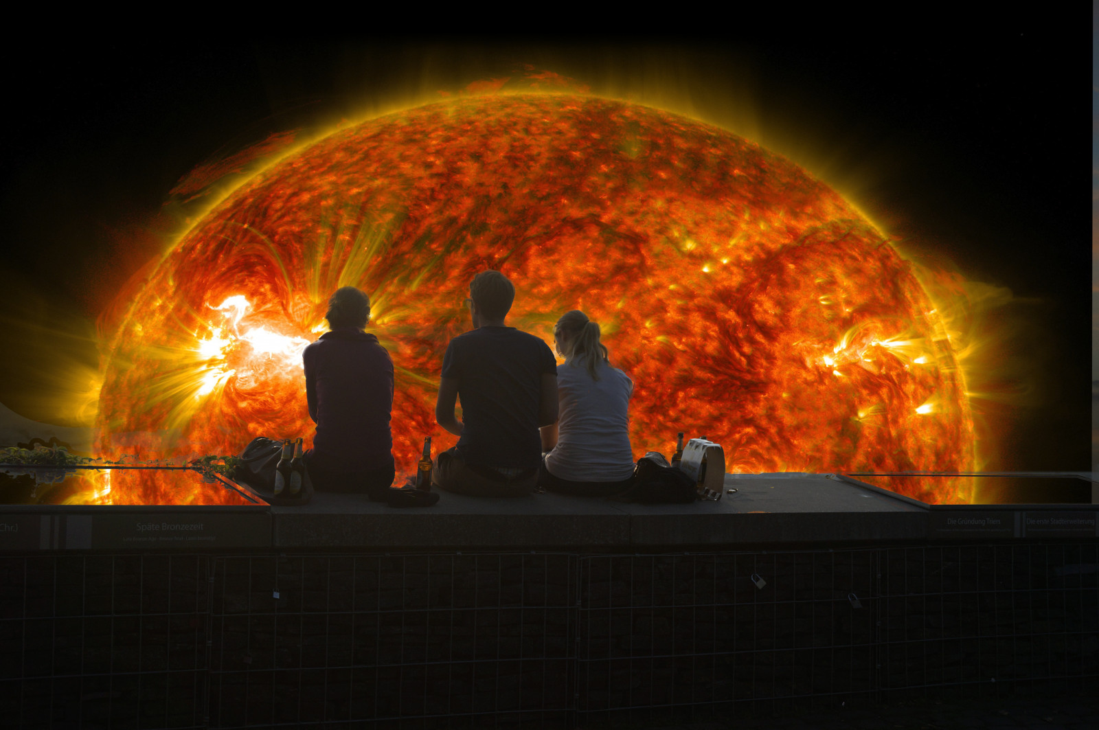 lidé, bílý, západ slunce, noc, Příroda, prostor, Červené, nebe, fotografování, silueta, Země, žlutý, večer, oheň, slunce, Šedá, oranžový, horizont, náměstí, kruh, svět, atmosféra, smrt, život, teplo, Evropa, zlato, šťastný, teplý, koule, GIMP, horní, Lom světla, světlo, barvy, Páni, prozkoumat, chladný, krása, nastavení, odrazy, mraky, úžasný, plamen, tma, fata morgána, Soleil, zajímavý, Báječné, nejlepší, zajímavost, sonnenuntergang, mraky, syn, Bravo, iluze, Worldbest, searchthebest, aylesburyvale, Chilterns, počítač tapeta, zvláštní efekty, astronomický objekt, jev, algo, outstandingshot, Trier, photoadd, lesoleil, Potřásl, Petrisberg