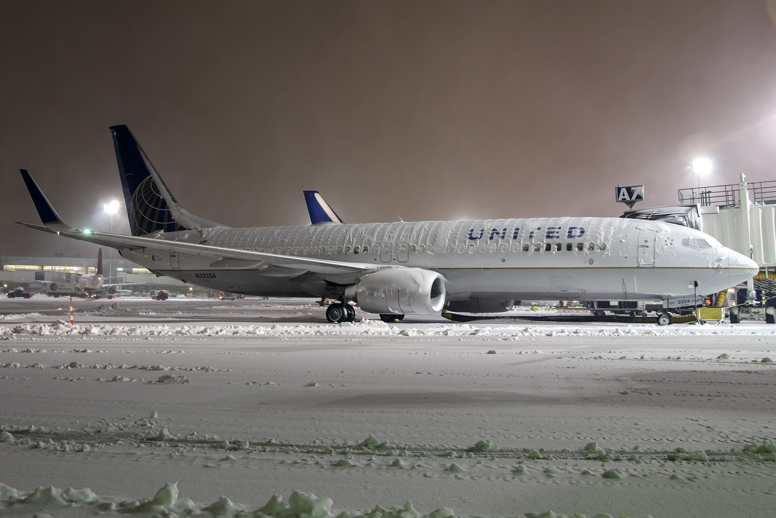 sne, køretøj, fly, fly, Boeing, Boeing 777, lufthavn, Boeing 737, Airbus, Airbus A330, Flyvningen, Logan, Afgang, snestorm, forenet, luftfart, vinge, flyselskab, atmosfære af jord, luftfart, passagerfly, jetfly, wide-body, narrow body, Boeing 767, Boeing 737 næste generation, flyselskaber, Chiarello, rudychiarello, Boeing 787, boeing737800, boeing737, passagerfly, ual, United Airlines, n35204