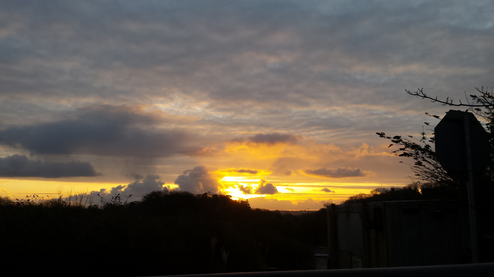 himmel, Sky, solnedgang, daggry, efterglød, solopgang, horisont, atmosfære, aften, morgen, skumring, sollys, træ, rød himlen om morgenen, Sol, meteorologisk fænomen, landskab, cumulus