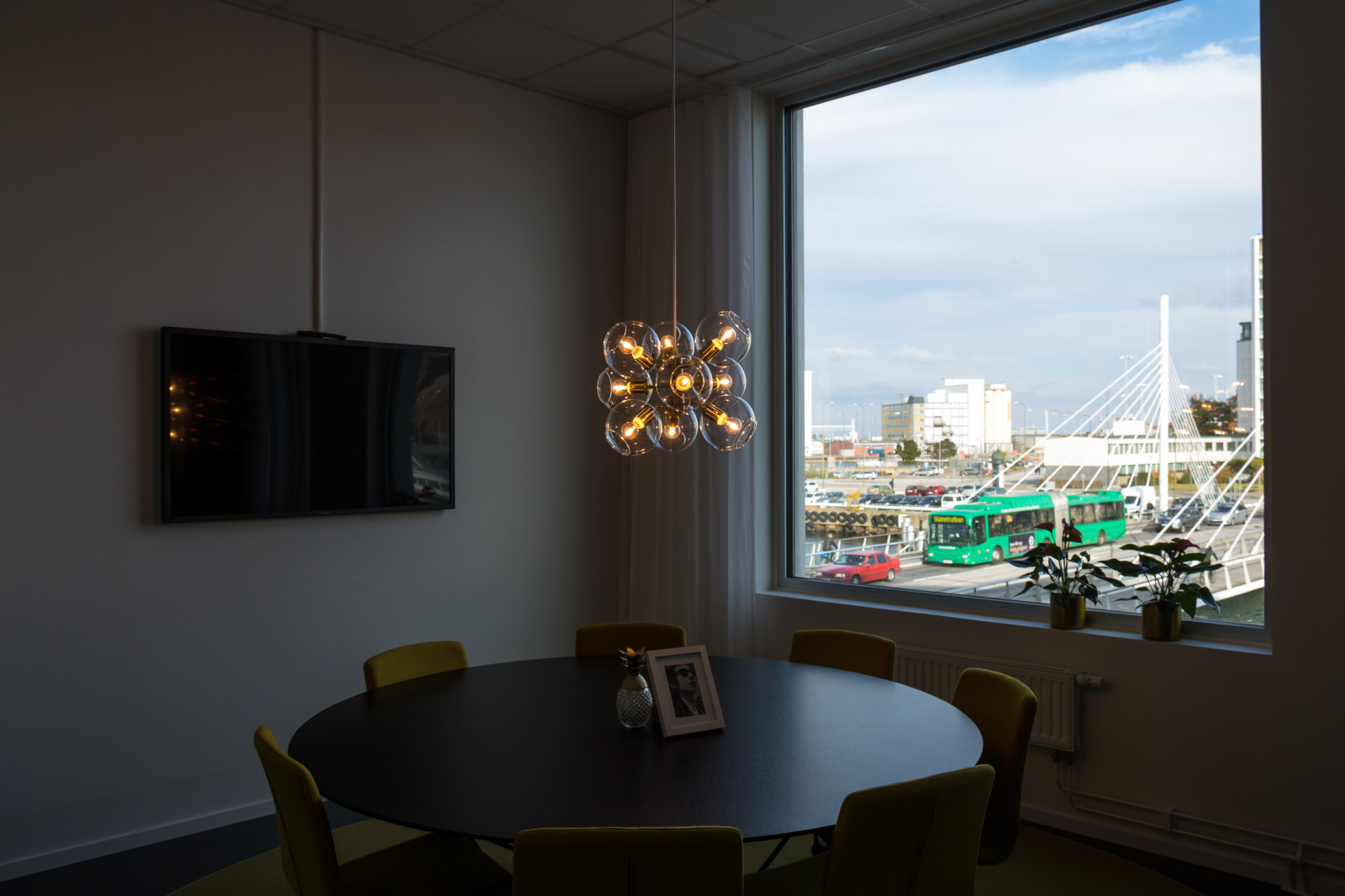 okno, architektura, pokoj, místnost, Dům, Studio, Vzhled interiéru, Malm, majetek, jídelna, Pohled, osvětlení, f nster, design, domů, turistická atrakce, Žaluzie okna, obývací pokoj