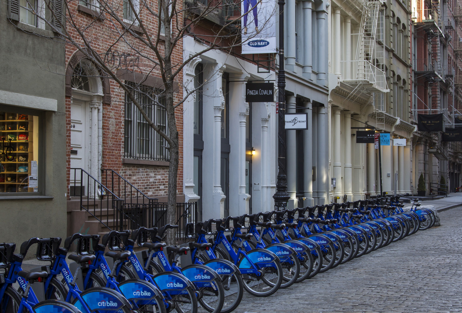 Fondos de pantalla ventana, ciudad, calle, arquitectura, bicicleta