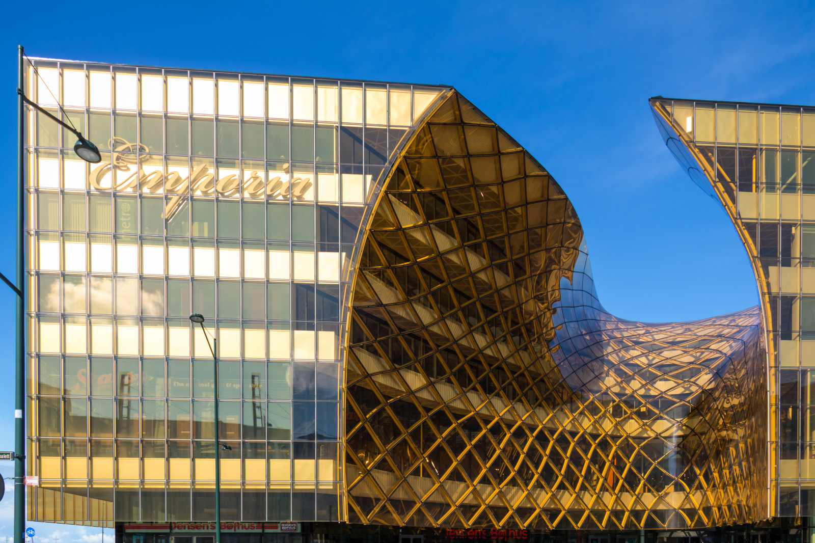 architektura, budova, odraz, mrakodrap, žlutý, zlato, struktura, Emporia, zlatý, nákupní centrum, Malmo, nákupní centrum, gul, mezník, fasáda, hlavní sídlo, urban area, turistická atrakce, panelový dům