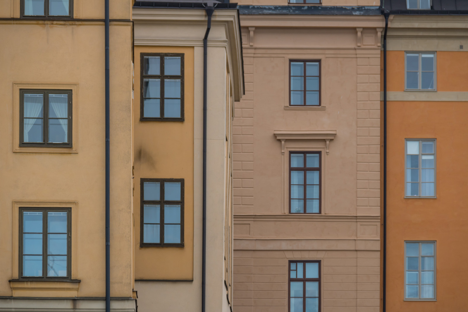 vindue, arkitektur, bygning, væg, træ, hus, blå, dør, Stockholm, Mursten, hjem, attackfoto, attackfoto7, Riddarholmen, lejlighed, facade, kvarter, boligområde, vinduet dækker, ejendom, sidespor, skydevindue