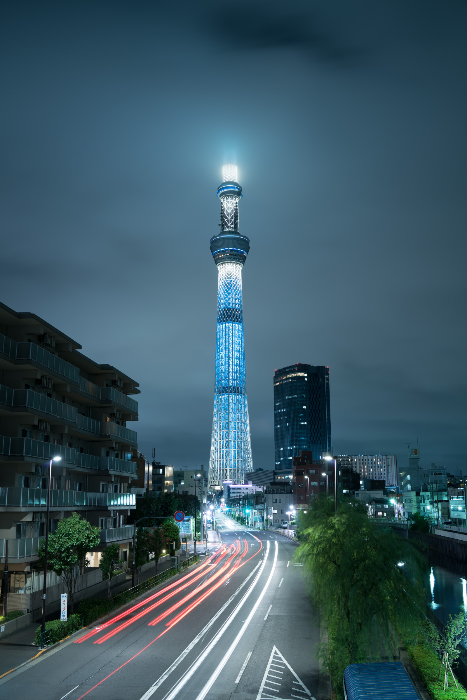 Japonsko, město, panoráma města, noc, architektura, odraz, silnice, panoráma, mrakodrap, večer, věž, horizont, Sony, Dálnice, soumrak, metropole, Tokio, RX1R, jp, Skytree, mrak, centrum, zakalený, osvětlené, osvětlení, osvětlení, CC, Zeiss, iki, mezník, Tokyo Sky Tree, rx, rx1, rx1rm2, rx1rmark2, CreativeCommons, urban area, Atmosféra Země, Metropolitní oblast, lidské osídlení, panelový dům